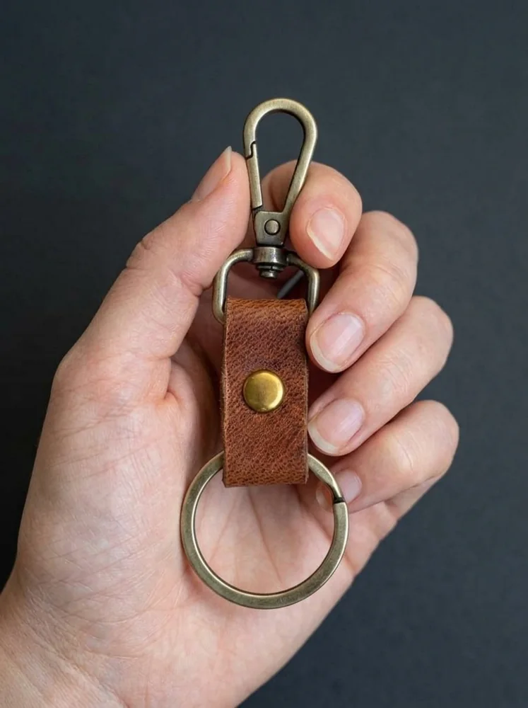 Compact Leather Snap Hook Keychain (Image 2)