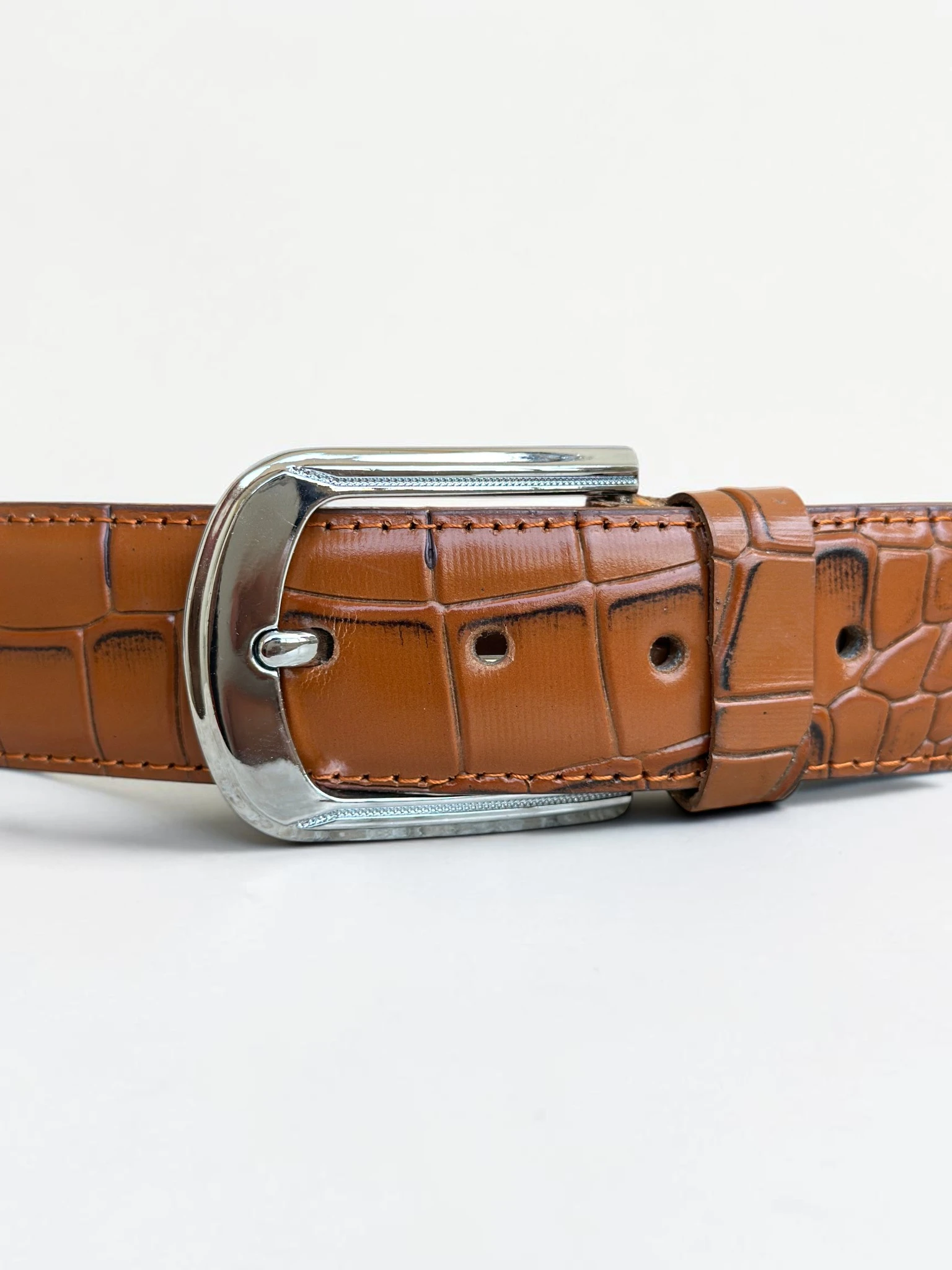 Men's Crocodile Embossed Leather Belt – Arched Silver Buckle (Image 5)