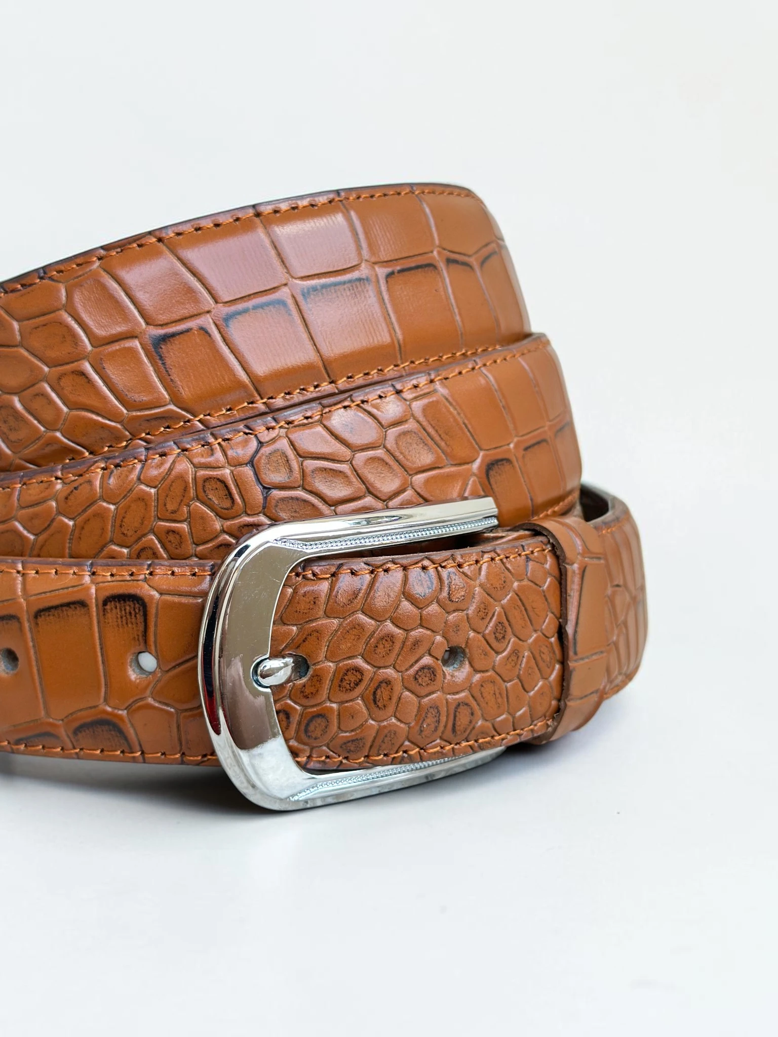 Men's Crocodile Embossed Leather Belt – Arched Silver Buckle (Image 8)