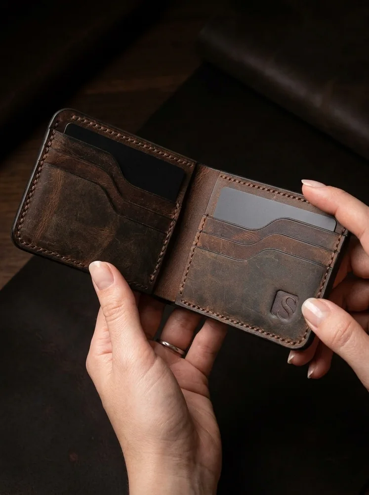 Full Grain Bifold Leather Wallet (Image 2)