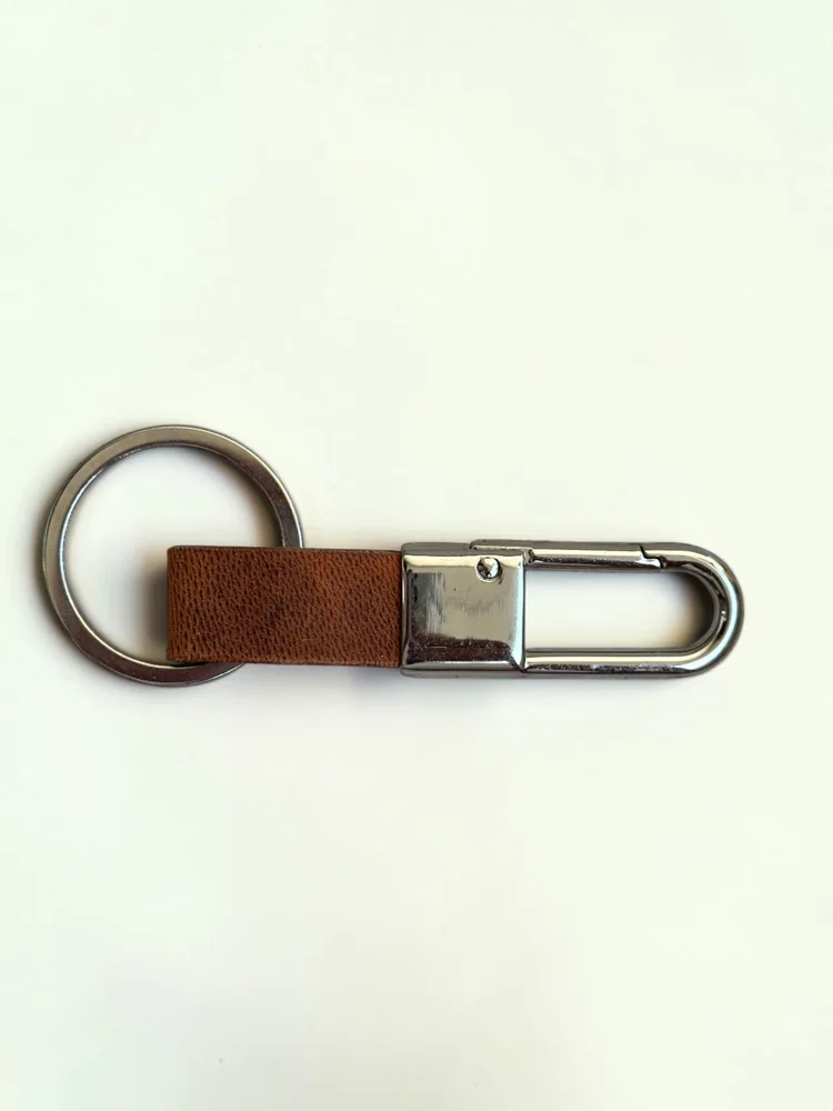 Leather Carabiner Clip Keychain (Image 5)