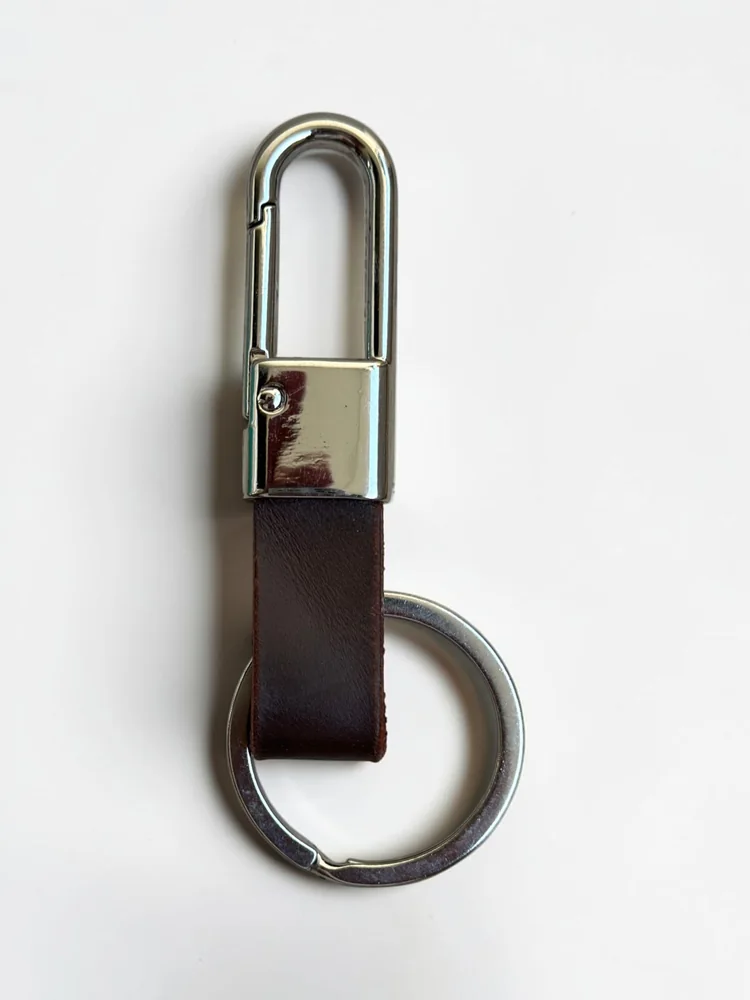 Leather Carabiner Clip Keychain (Image 4)