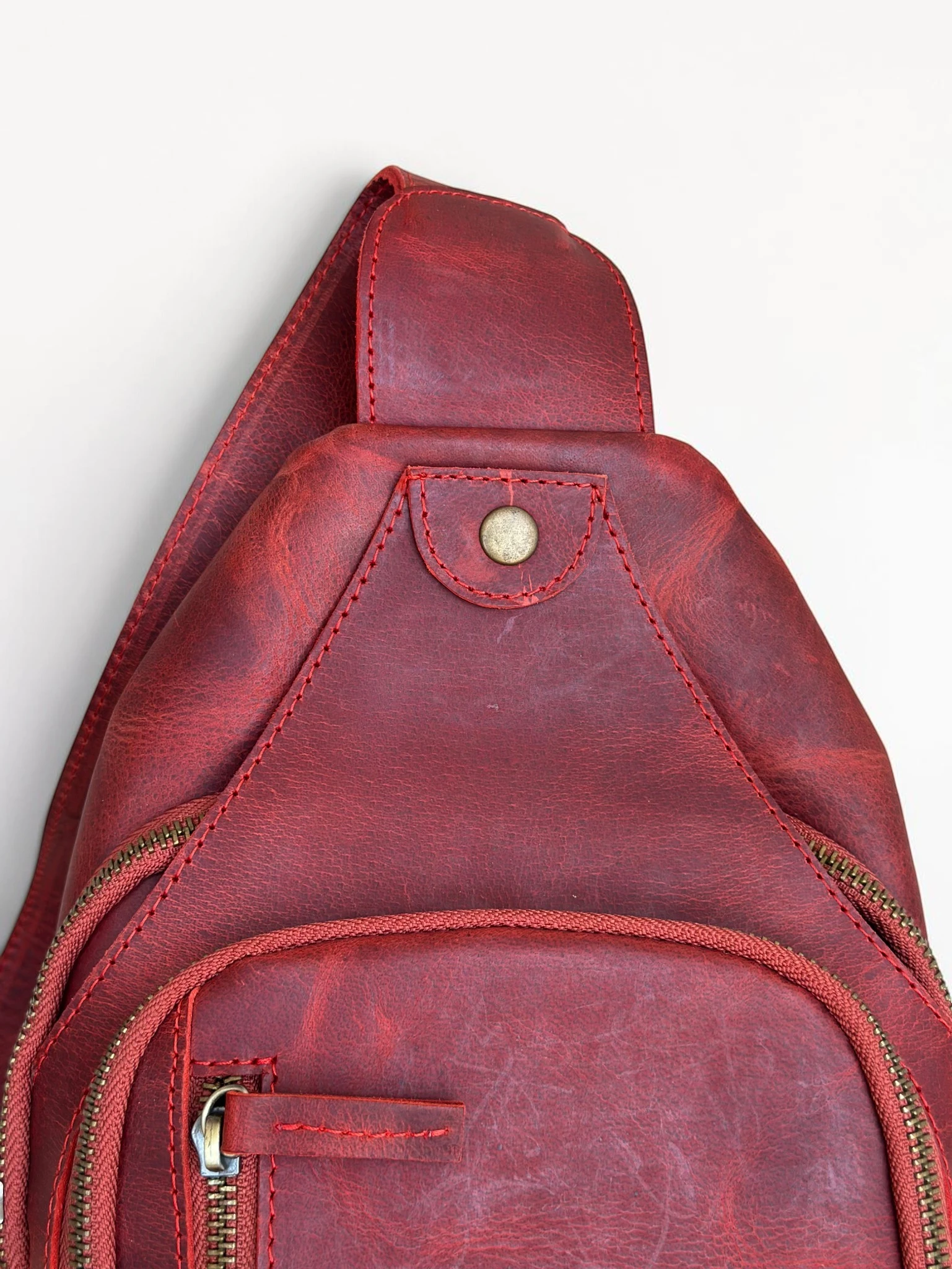 Universal Full-Grain Leather Crossbody Sling Bag (Image 4)