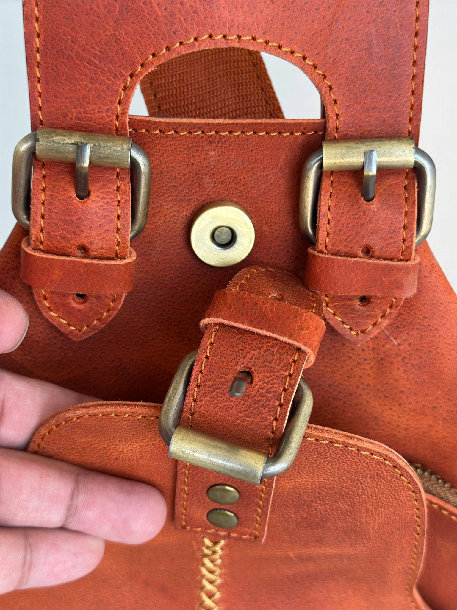 Universal Full-Grain Leather Crossbody Sling Bag (Image 12)