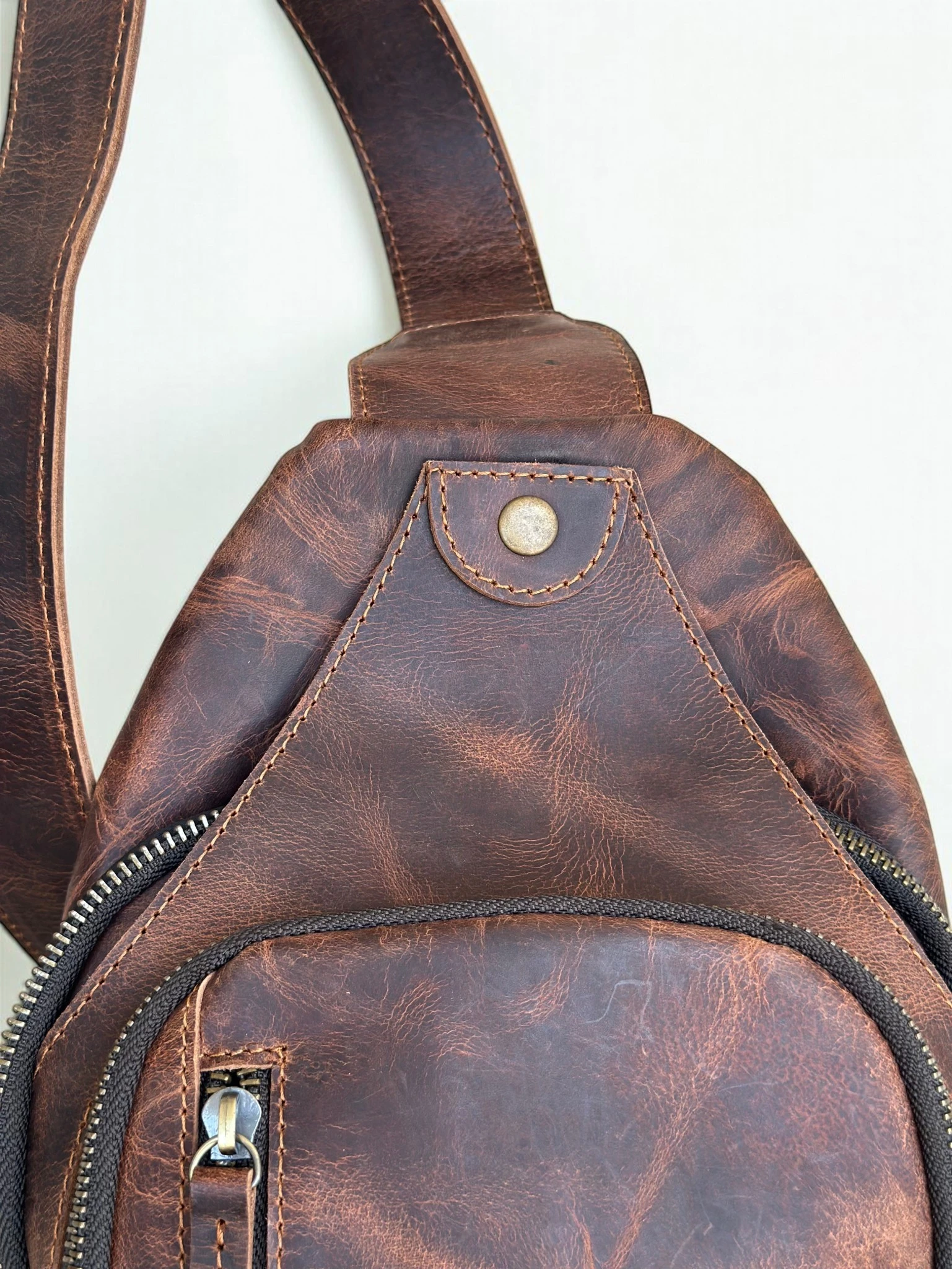 Universal Full-Grain Leather Crossbody Sling Bag (Image 4)