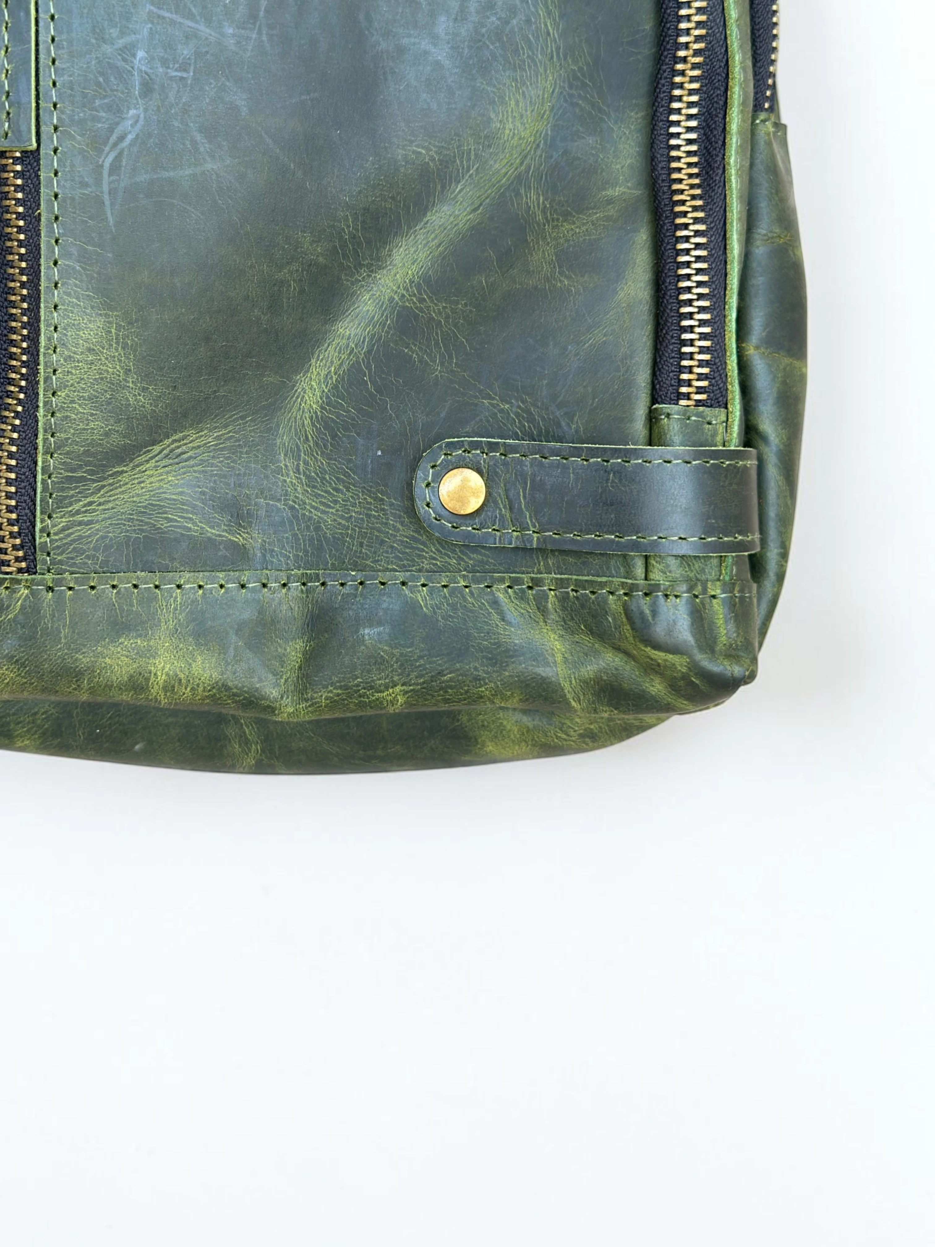Universal Full-Grain Leather Crossbody Sling Bag (Image 4)