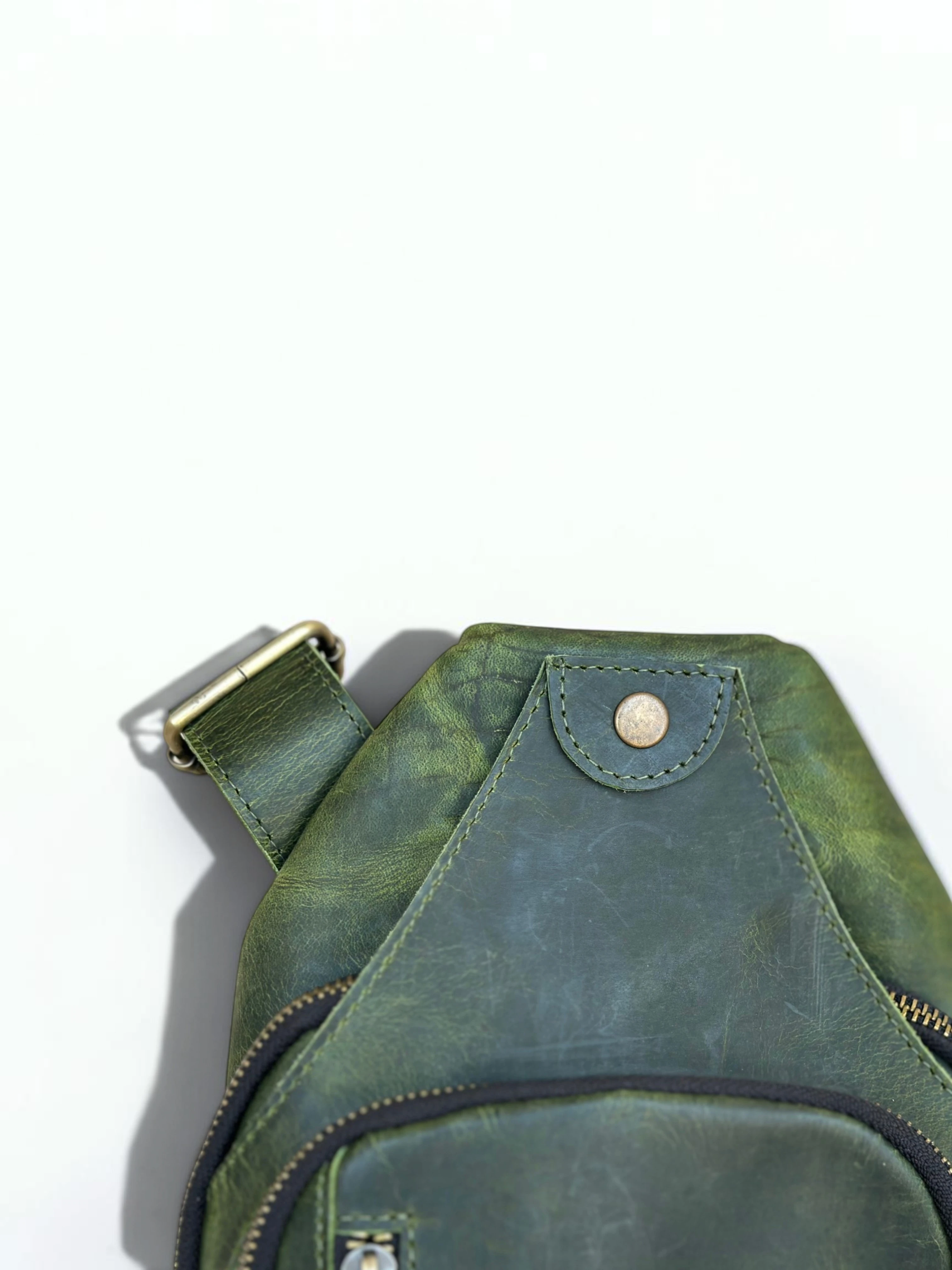 Universal Full-Grain Leather Crossbody Sling Bag (Image 5)