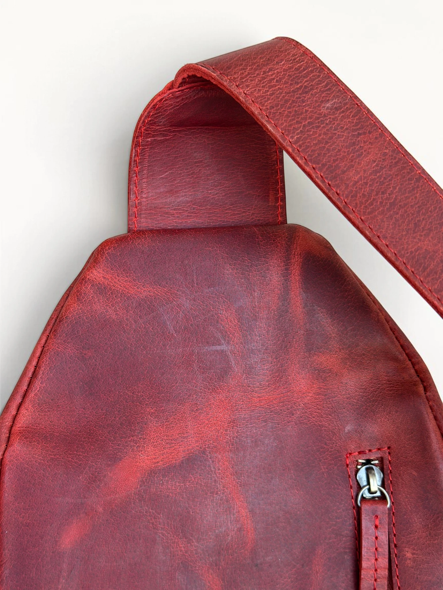 Universal Full-Grain Leather Crossbody Sling Bag (Image 10)