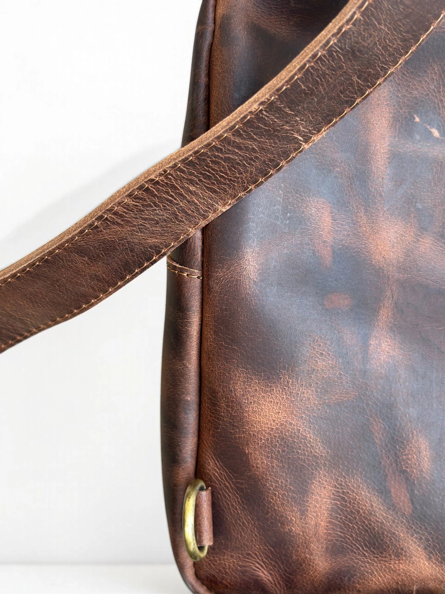 Universal Full-Grain Leather Crossbody Sling Bag (Image 12)