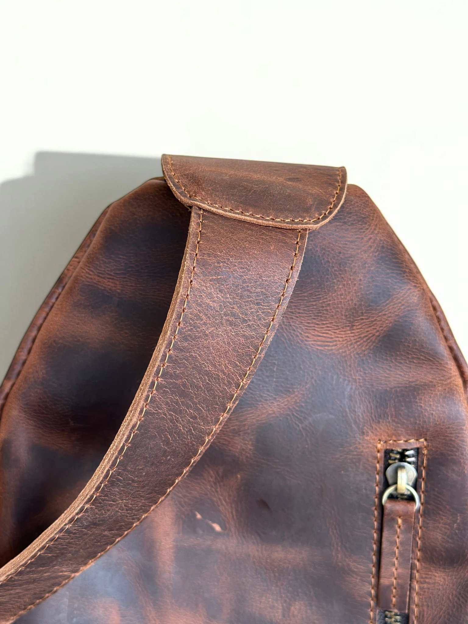 Universal Full-Grain Leather Crossbody Sling Bag (Image 10)