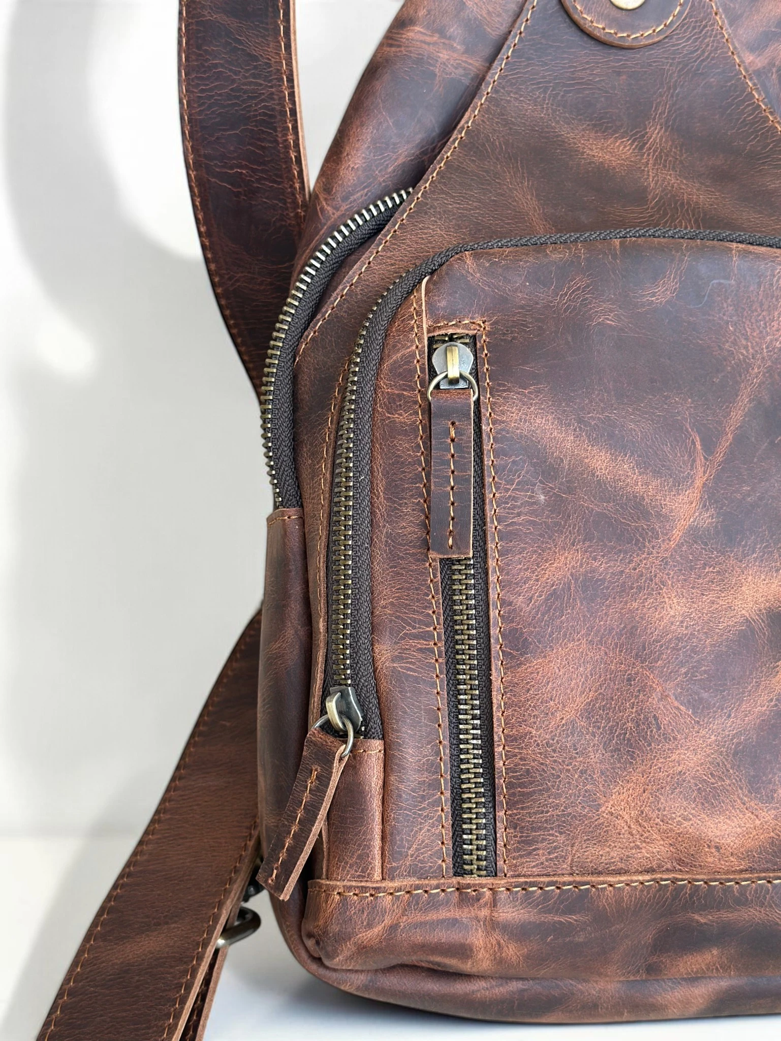 Universal Full-Grain Leather Crossbody Sling Bag (Image 2)