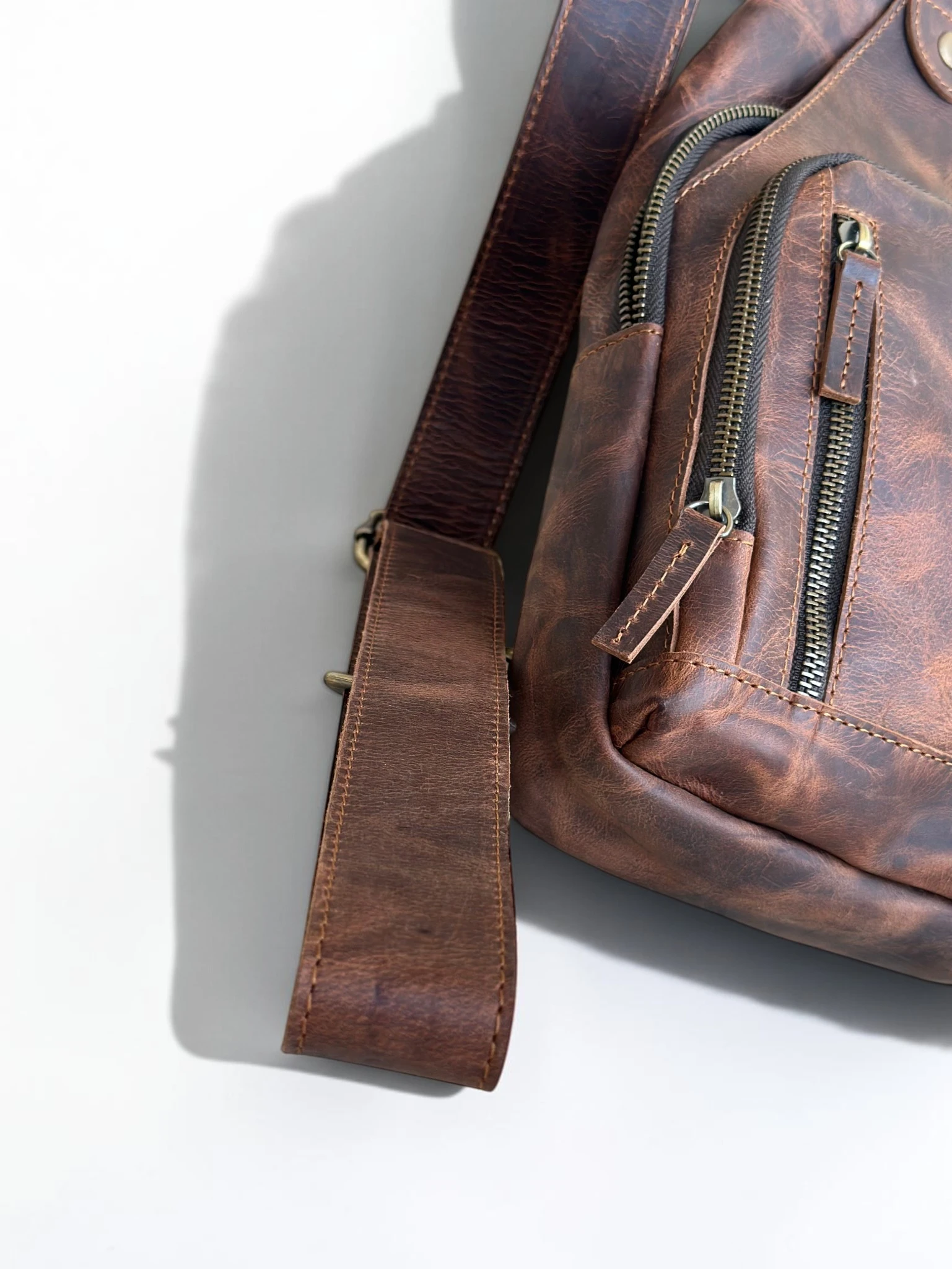 Universal Full-Grain Leather Crossbody Sling Bag (Image 5)