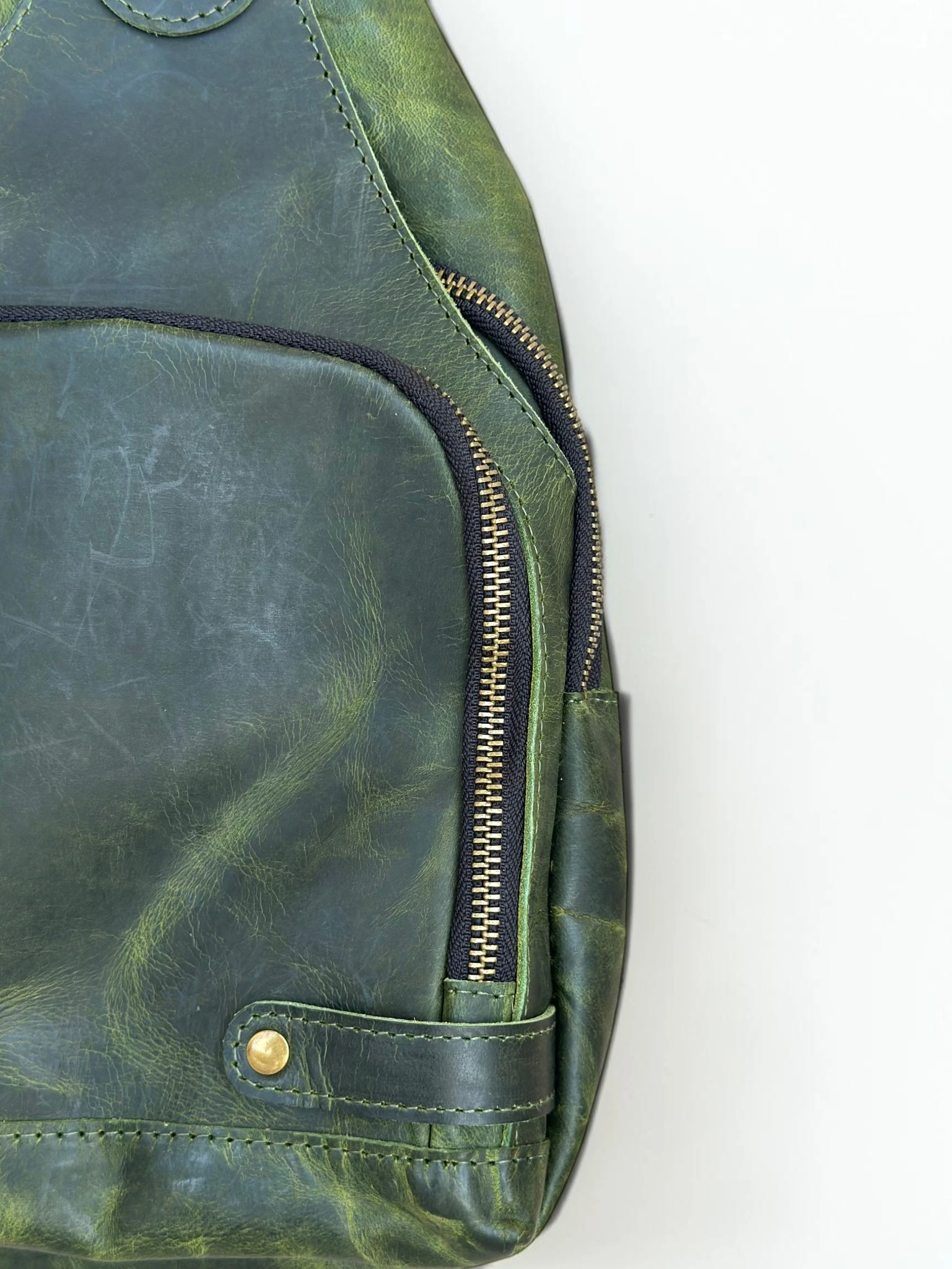 Universal Full-Grain Leather Crossbody Sling Bag (Image 3)