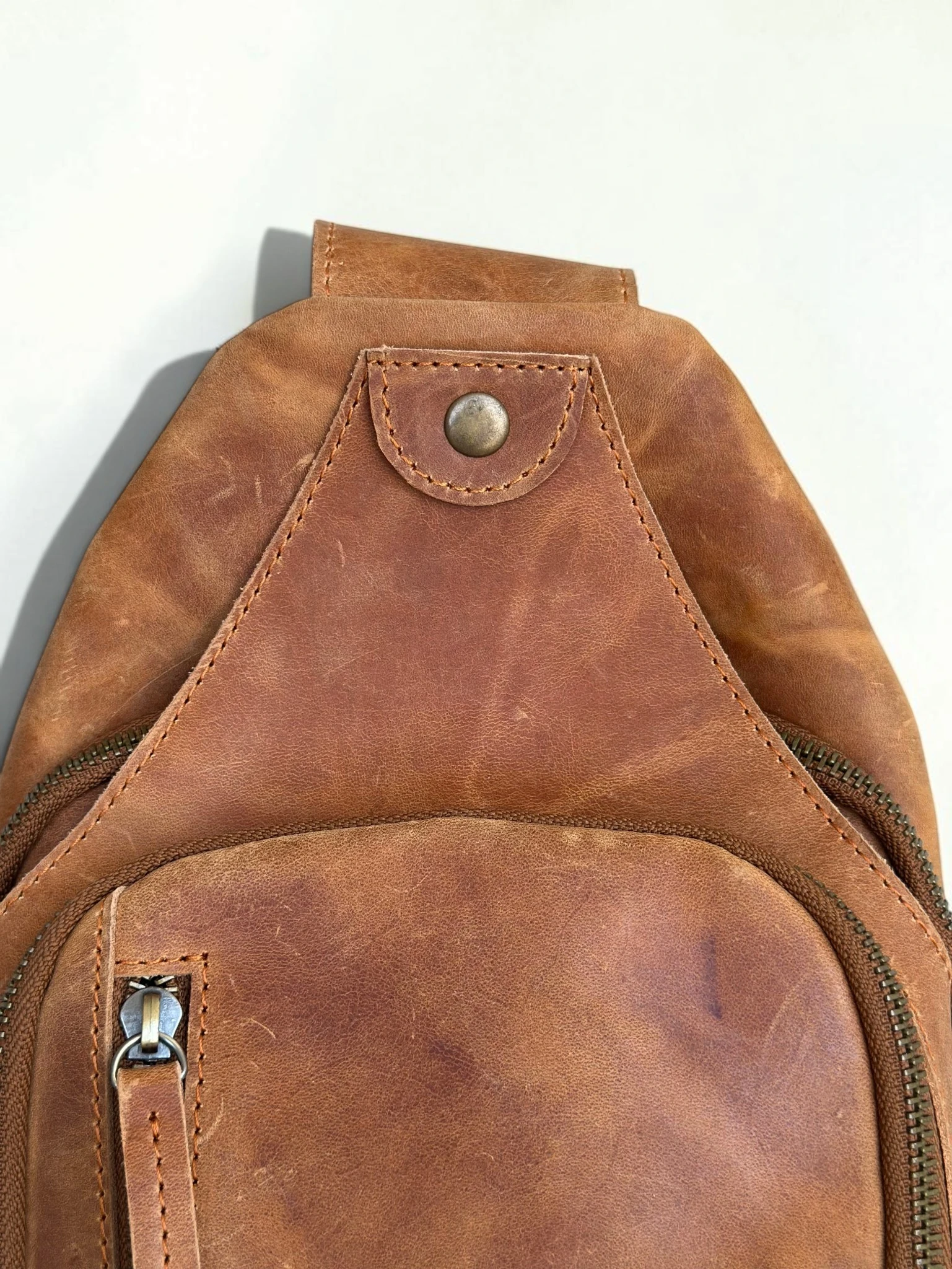 Universal Full-Grain Leather Crossbody Sling Bag (Image 4)