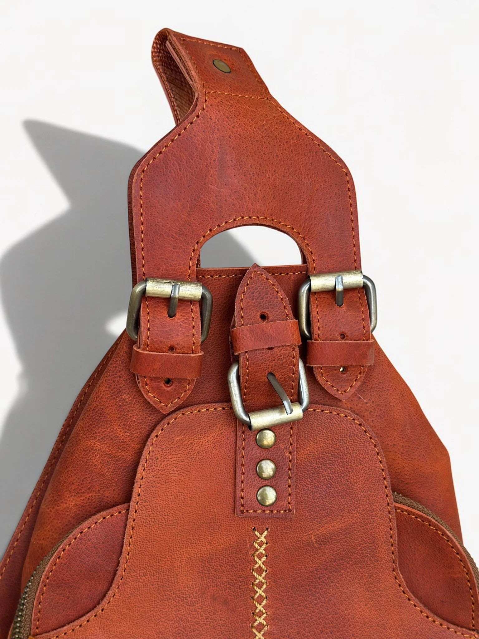 Universal Full-Grain Leather Crossbody Sling Bag (Image 4)