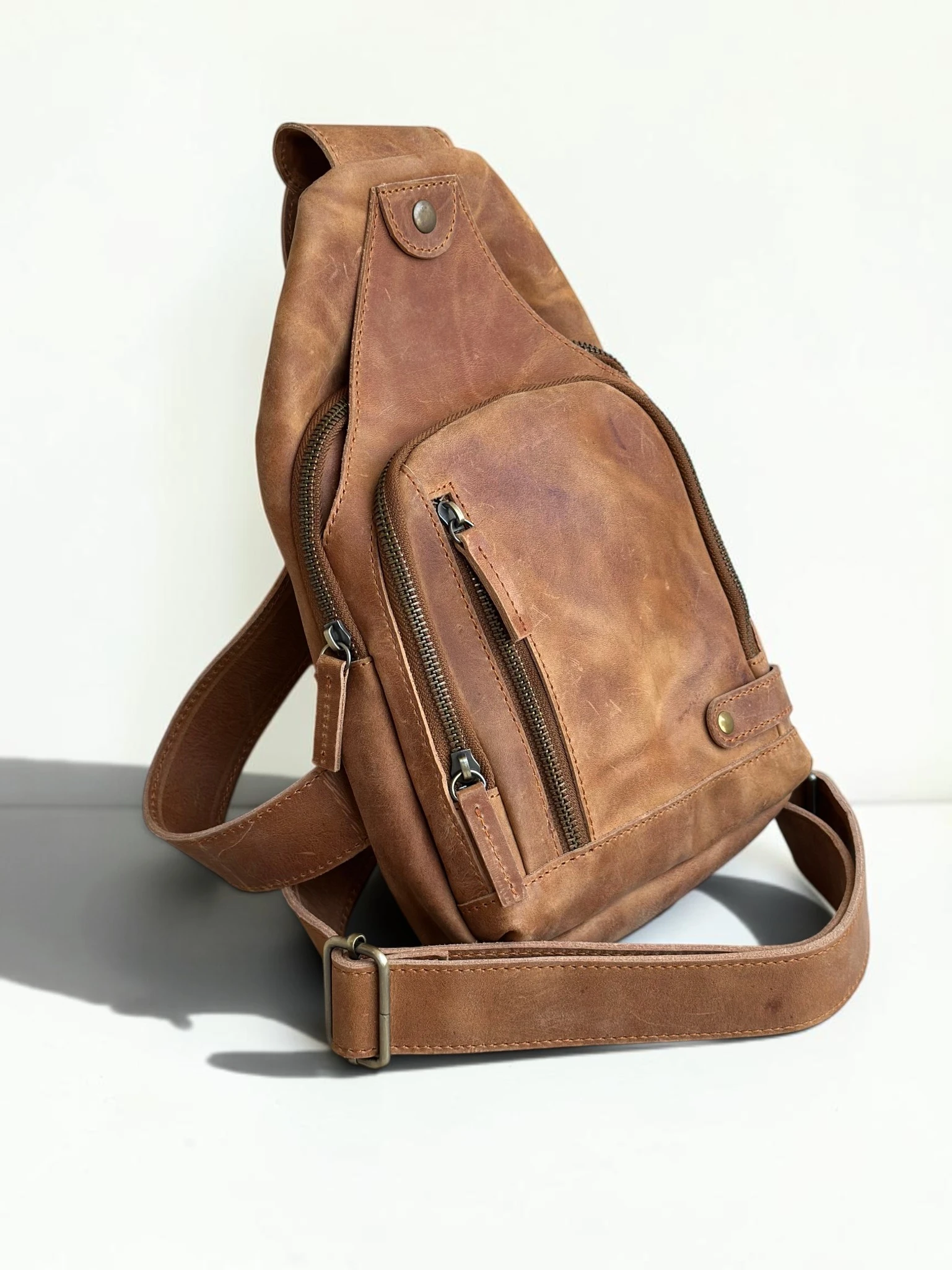 Universal Full-Grain Leather Crossbody Sling Bag (Image 5)