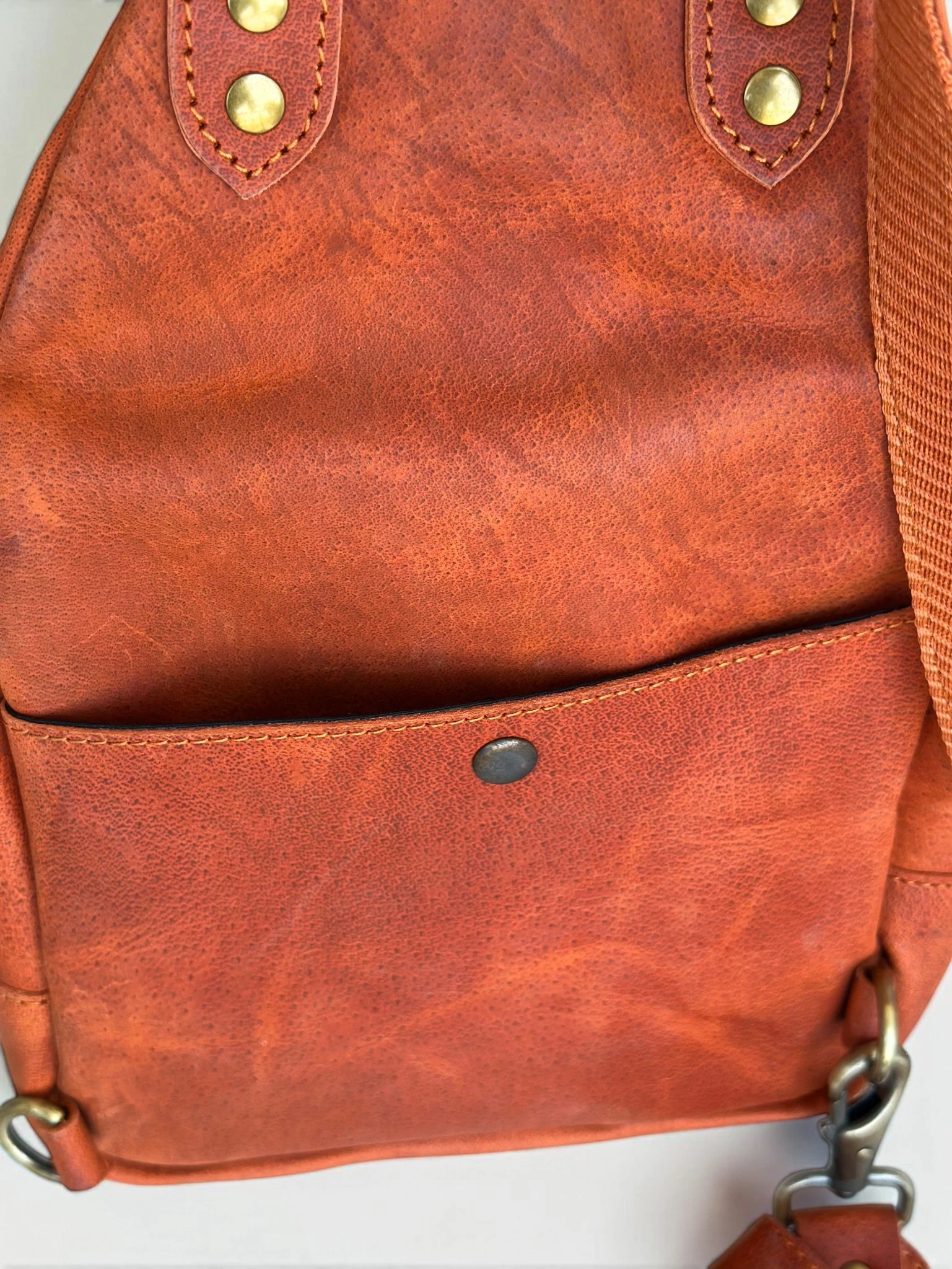 Universal Full-Grain Leather Crossbody Sling Bag (Image 14)