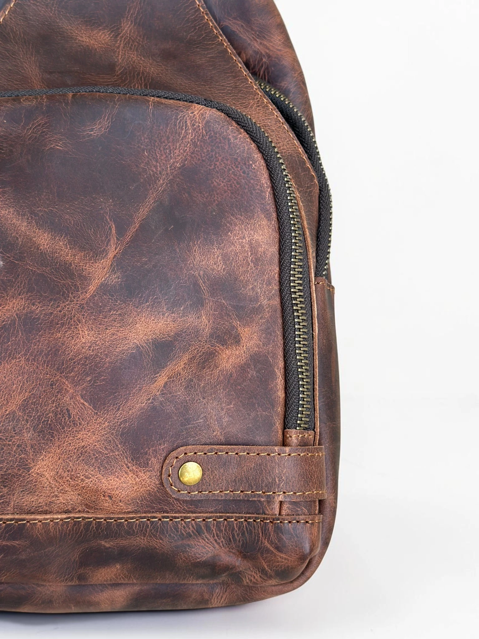 Universal Full-Grain Leather Crossbody Sling Bag (Image 3)