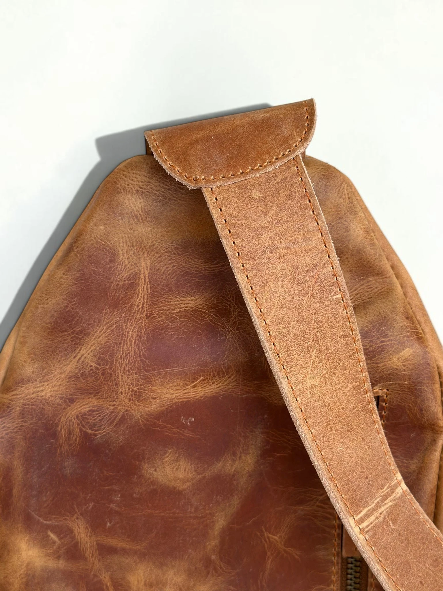 Universal Full-Grain Leather Crossbody Sling Bag (Image 9)