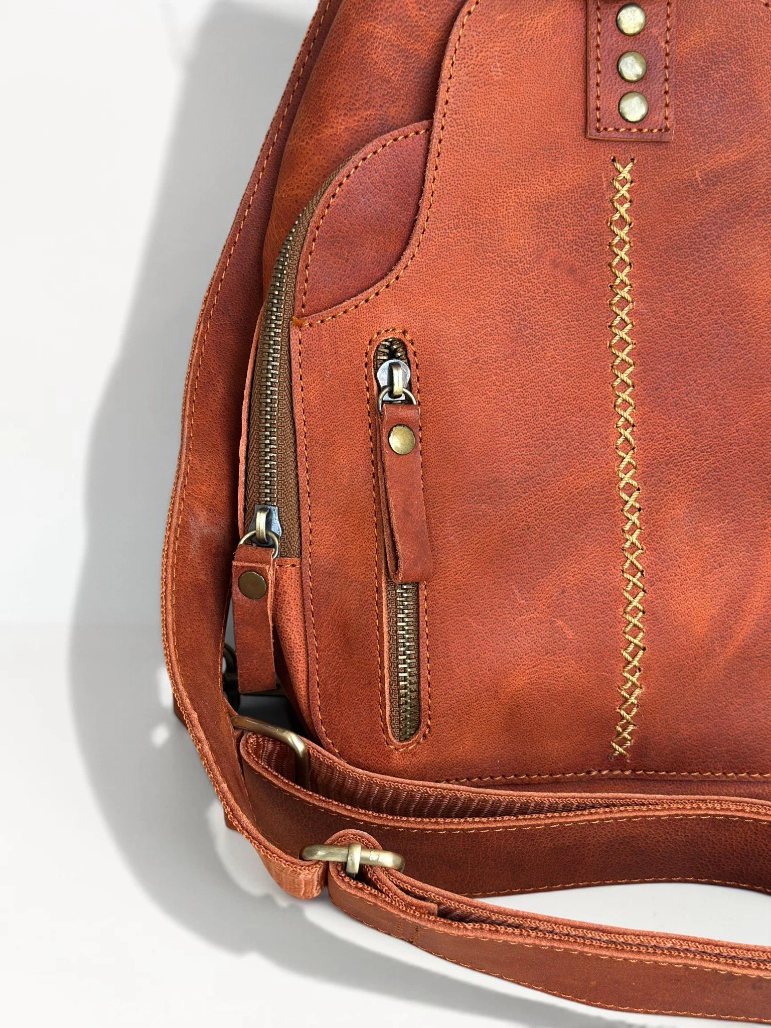 Universal Full-Grain Leather Crossbody Sling Bag (Image 2)