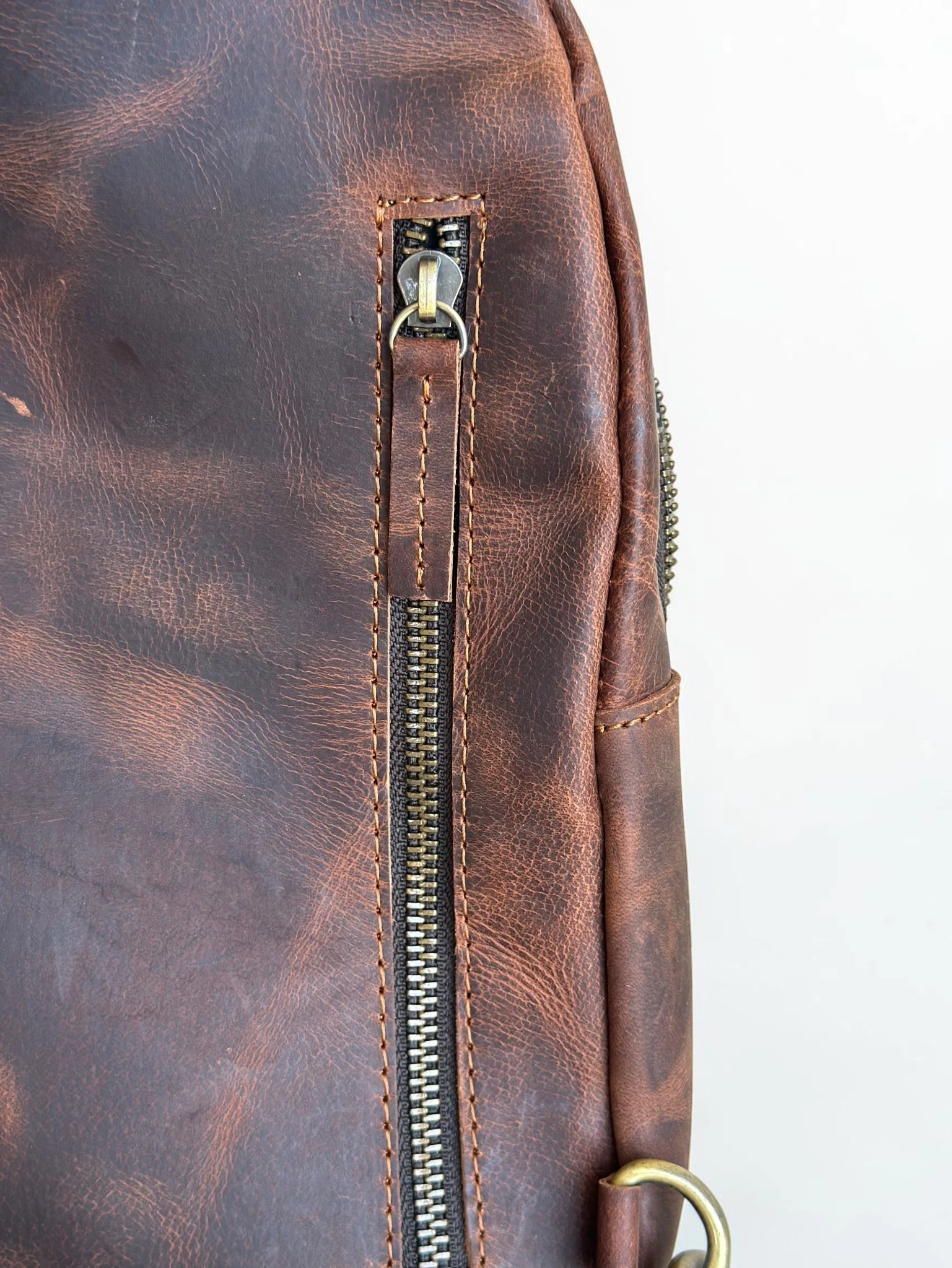 Universal Full-Grain Leather Crossbody Sling Bag (Image 11)