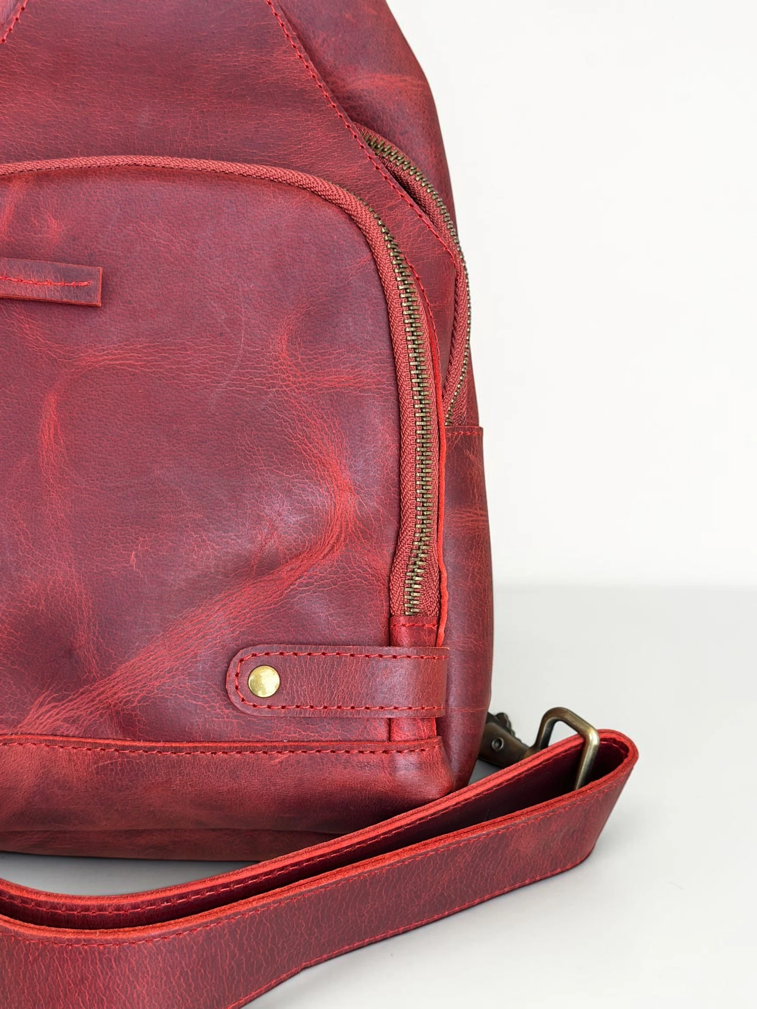 Universal Full-Grain Leather Crossbody Sling Bag (Image 3)