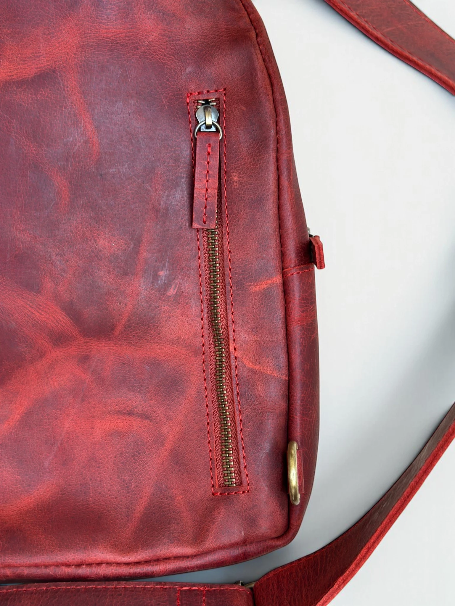 Universal Full-Grain Leather Crossbody Sling Bag (Image 9)