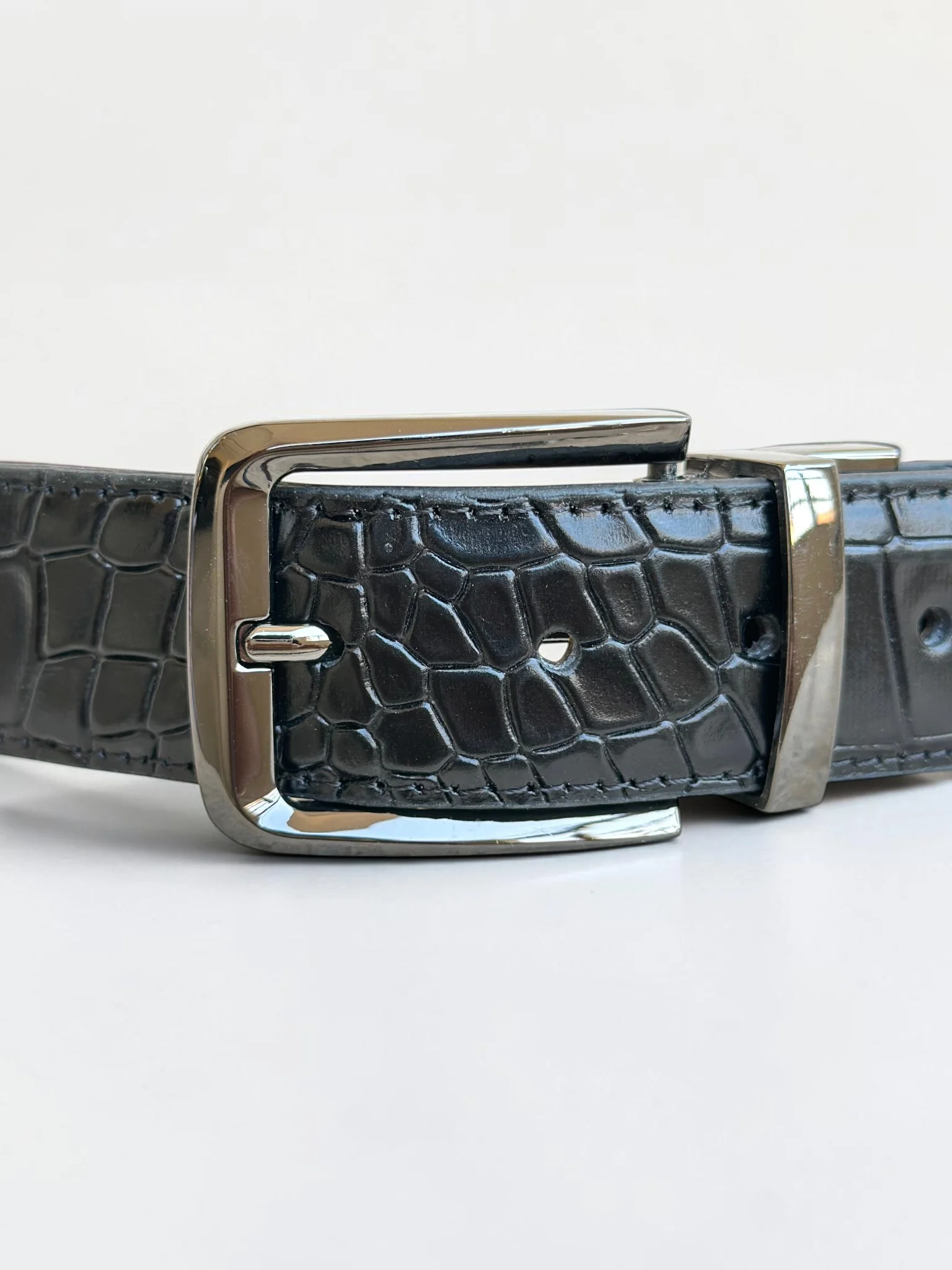 Men's Reversible Crocodile Leather Belt – Black Buckle (Image 4)