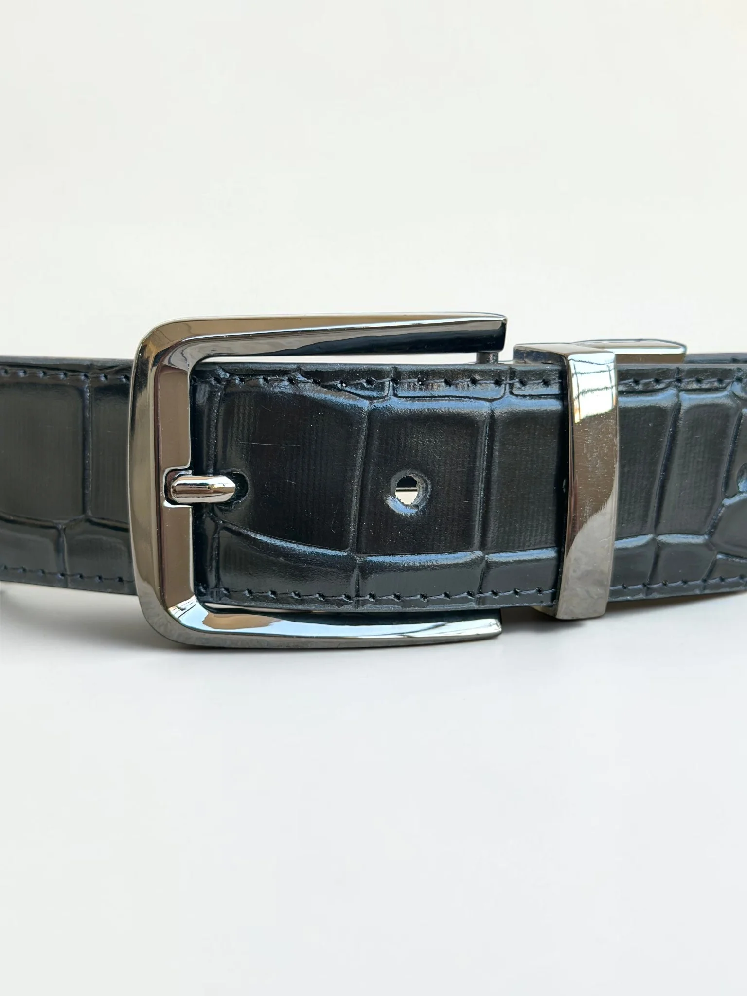 Men's Reversible Crocodile Leather Belt – Black Buckle (Image 4)