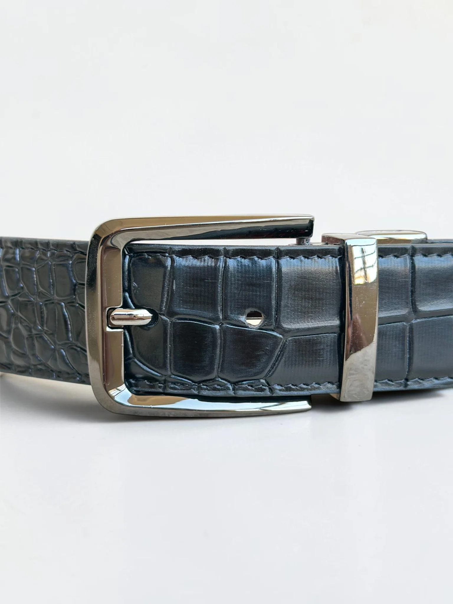 Men's Reversible Crocodile Leather Belt – Black Buckle (Image 4)
