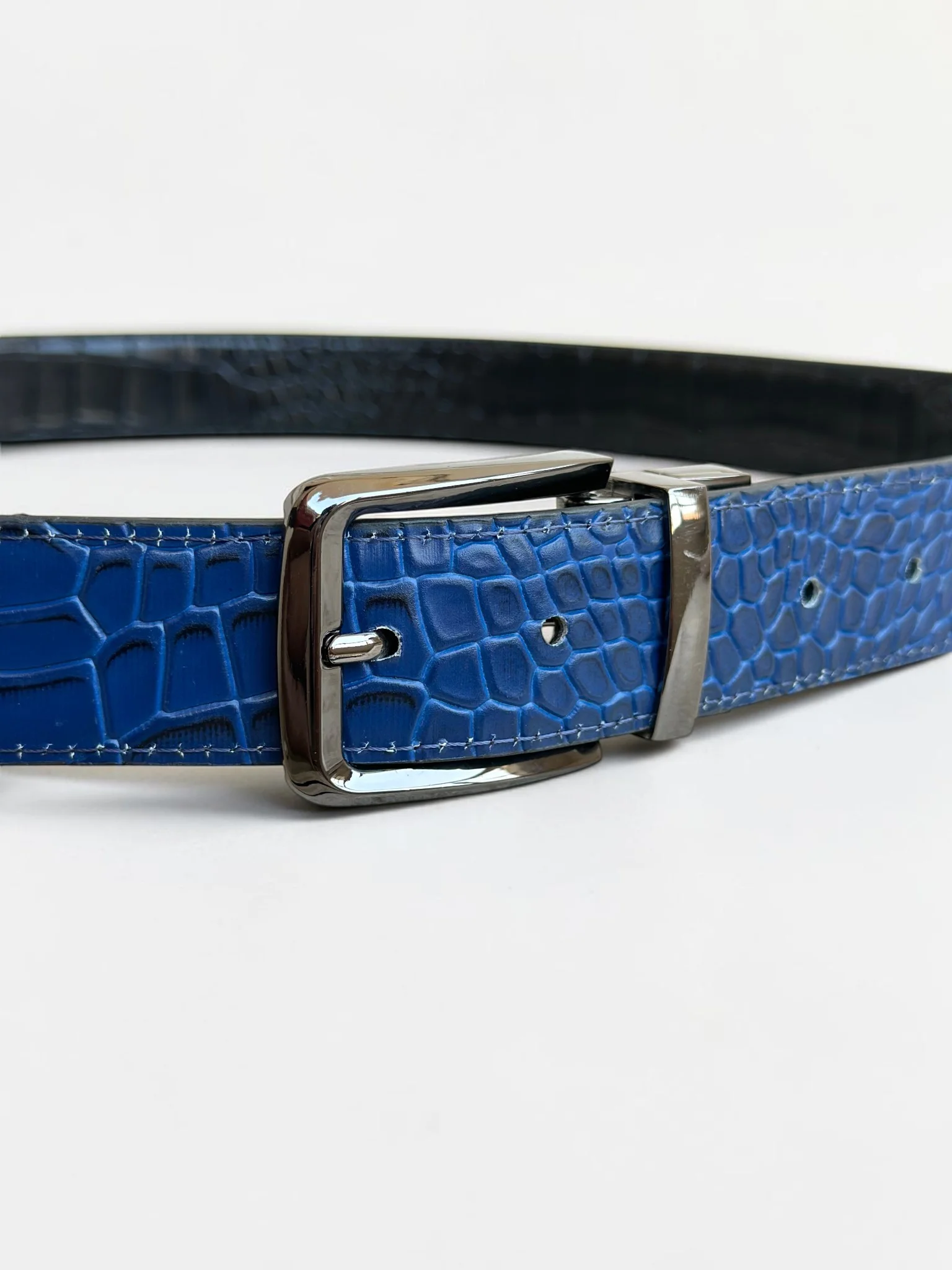 Men's Reversible Crocodile Leather Belt – Black Buckle (Image 8)