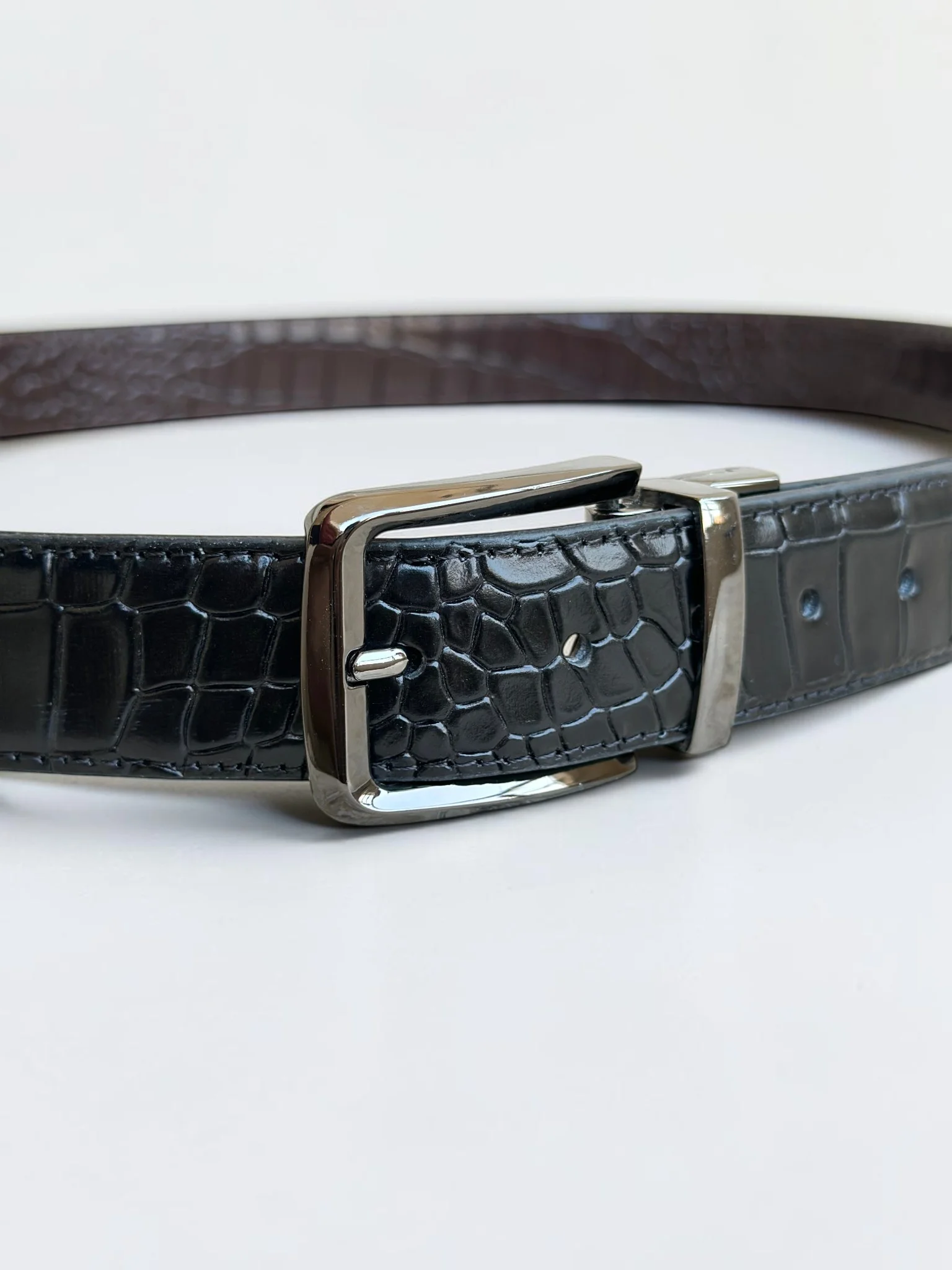Men's Reversible Crocodile Leather Belt – Black Buckle (Image 3)
