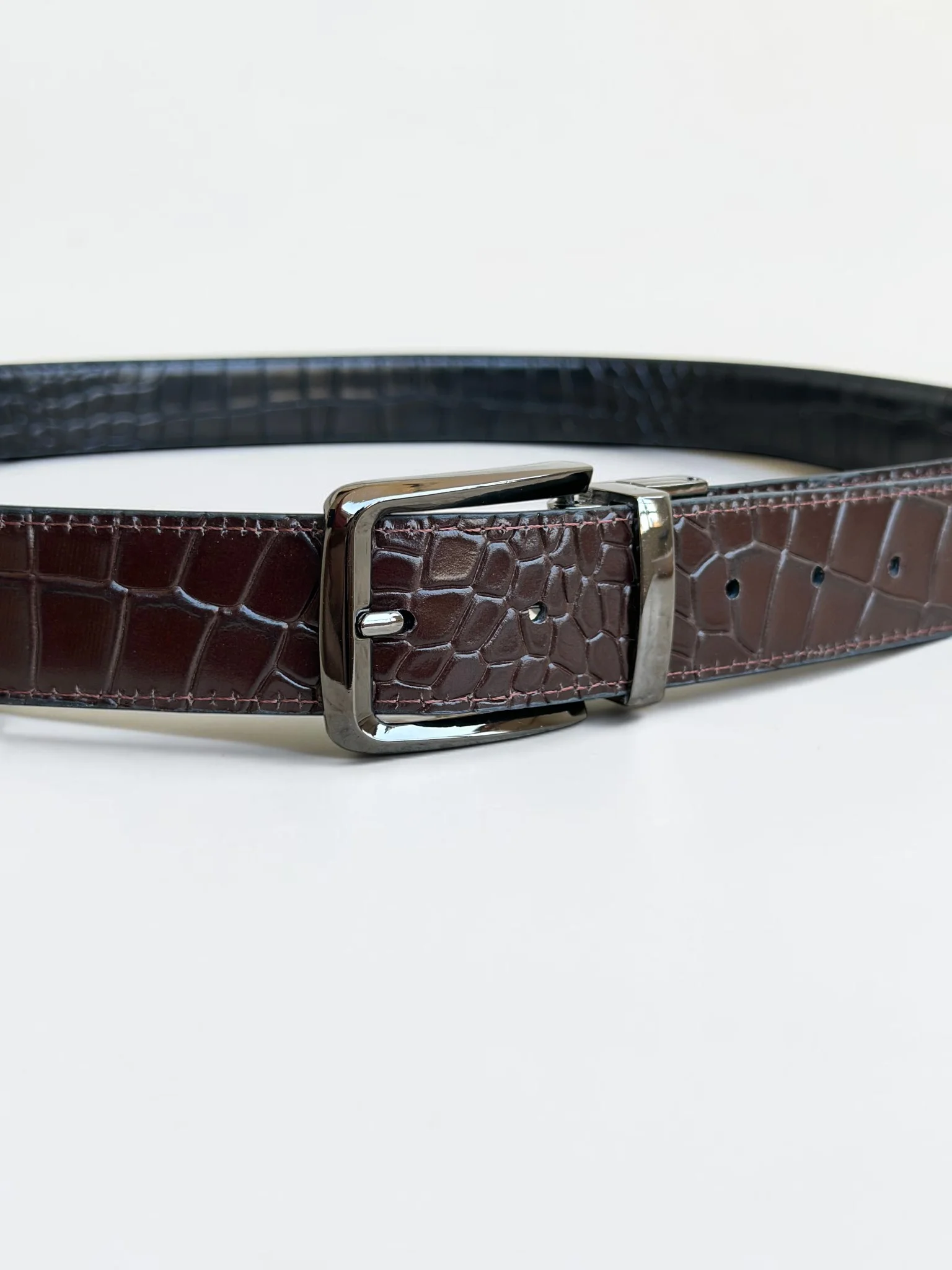 Men's Reversible Crocodile Leather Belt – Black Buckle (Image 8)