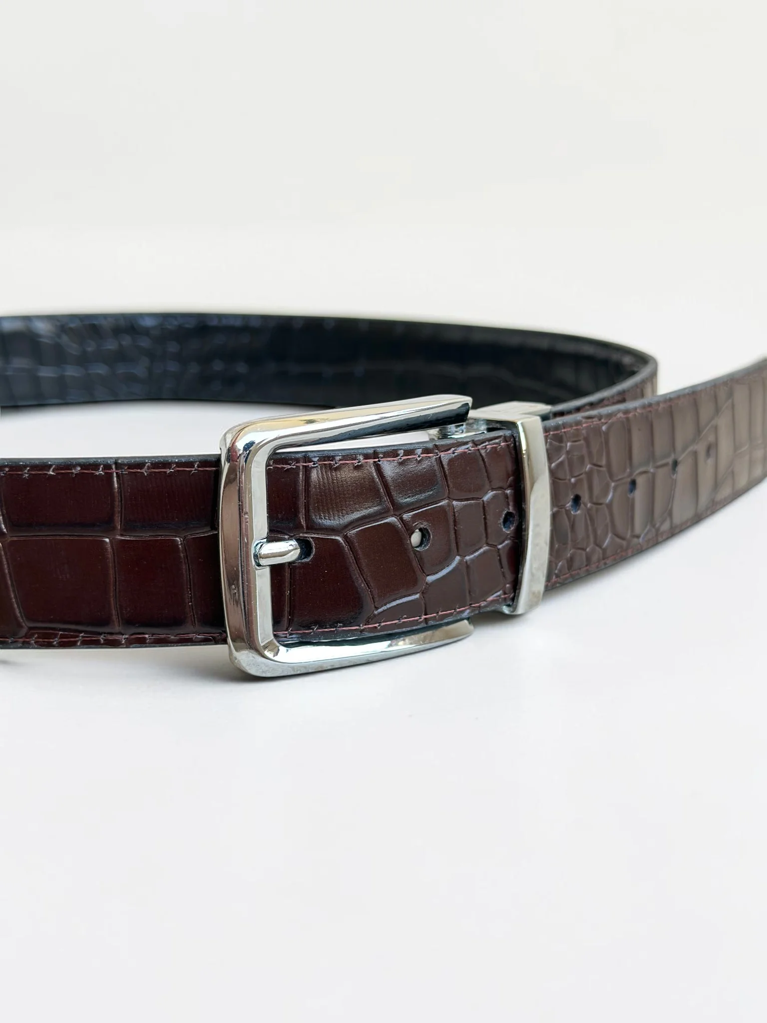 Men's Reversible Crocodile Leather Belt – Silver Buckle (Image 8)