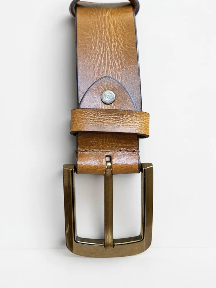 Men's Vintage Textured Leather Belt – Heritage Brass Buckle (Image 7)