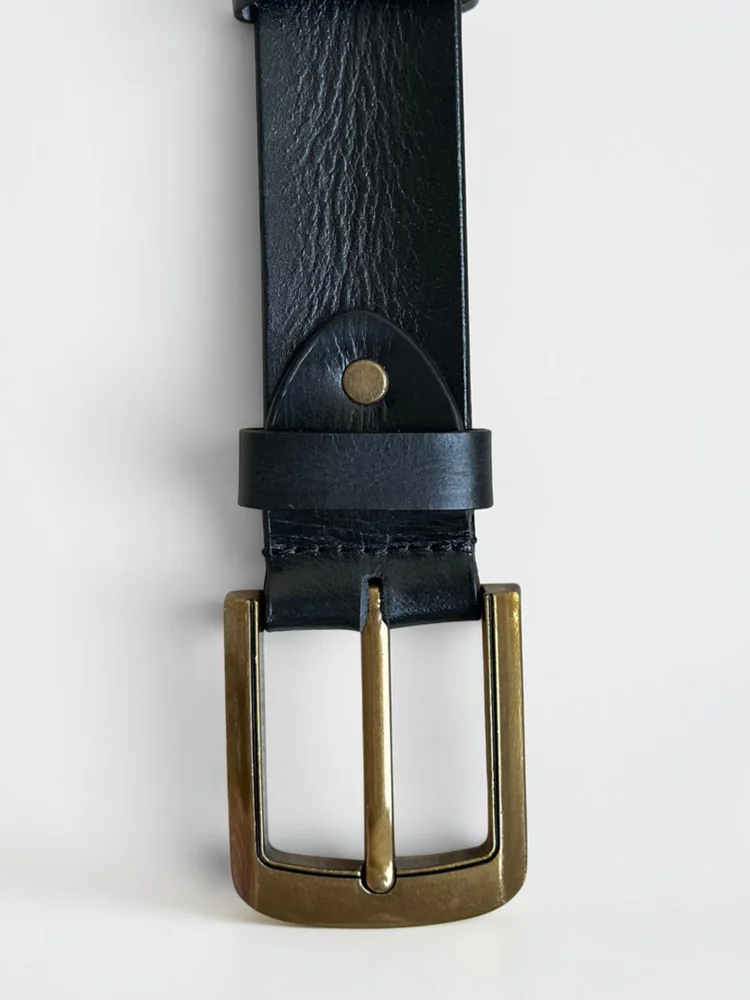 Men's Vintage Textured Leather Belt – Heritage Brass Buckle (Image 7)