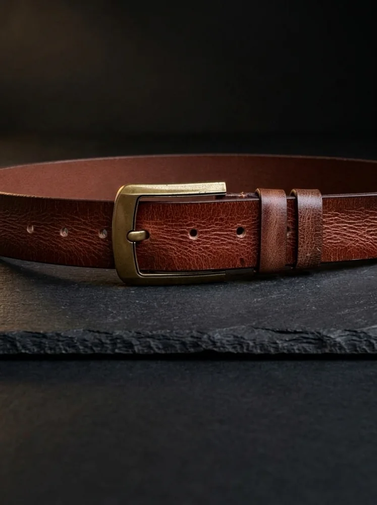 Men's Vintage Textured Leather Belt – Heritage Brass Buckle (Image 6)