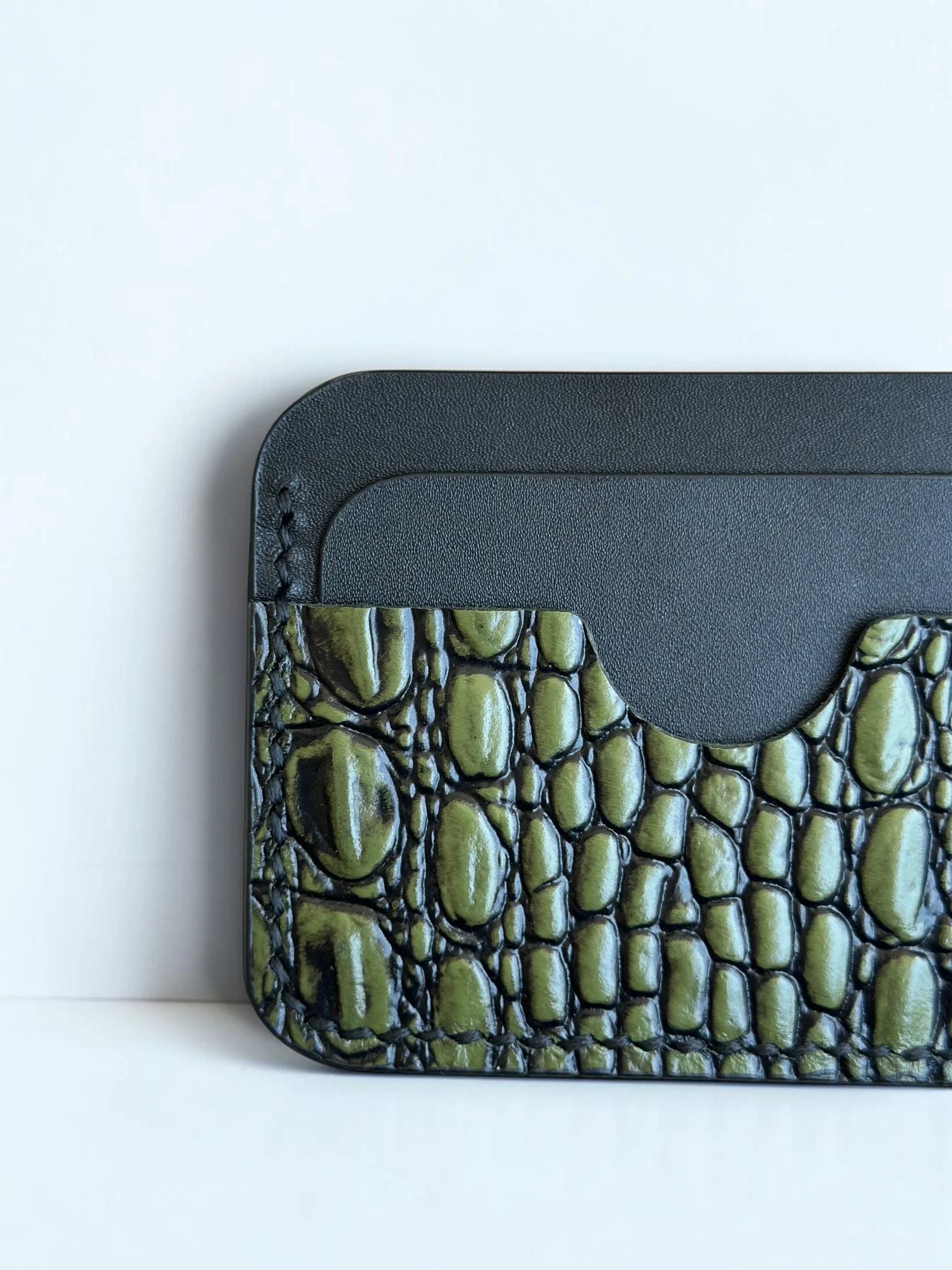 Slim Crocodile Leather Cardholder (Image 4)