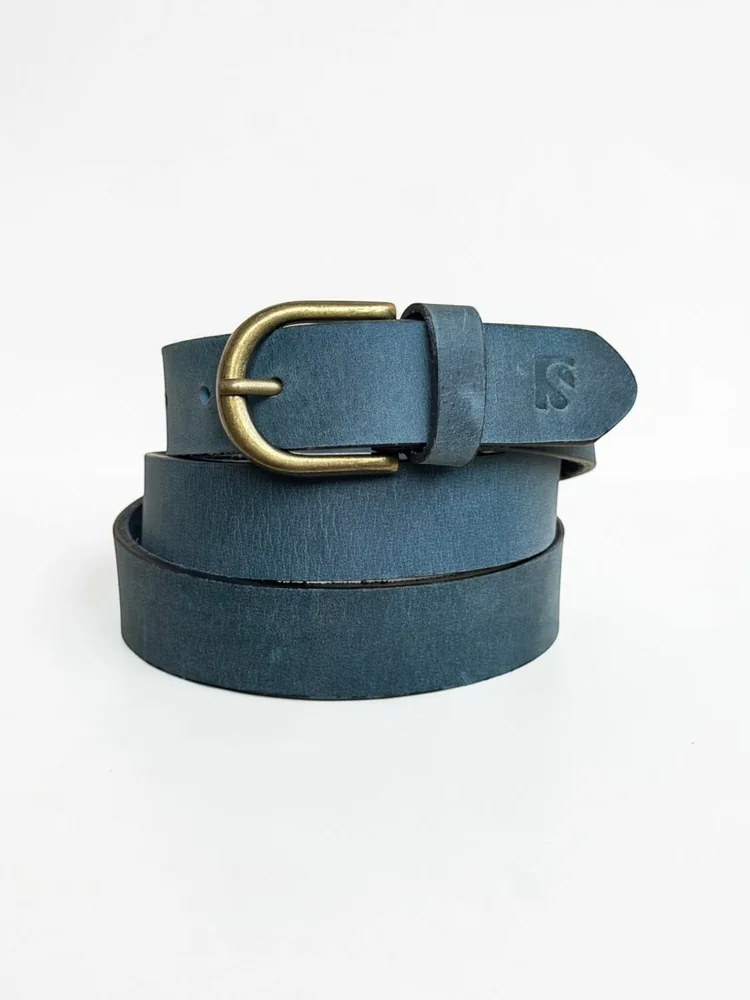 Women's Leather Belt with Antique Brass Buckle (Image 5)