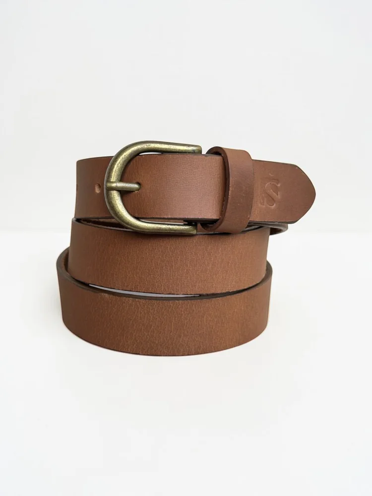 Women's Leather Belt with Antique Brass Buckle (Image 5)
