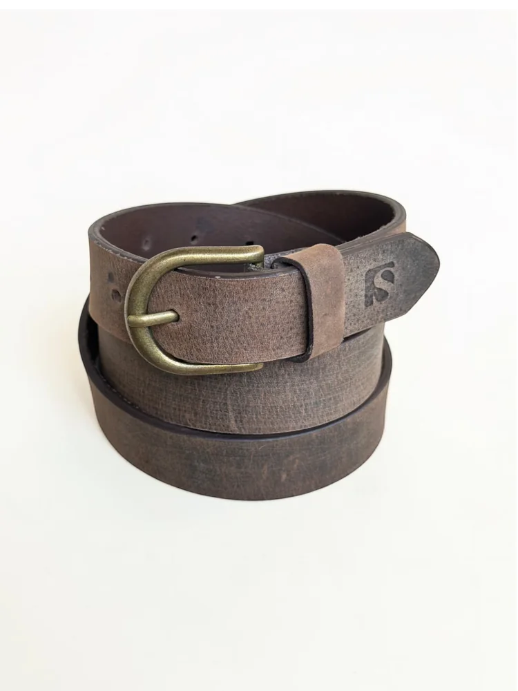 Women's Leather Belt with Antique Brass Buckle (Image 6)