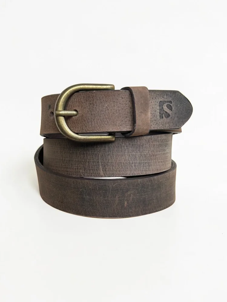 Women's Leather Belt with Antique Brass Buckle (Image 5)