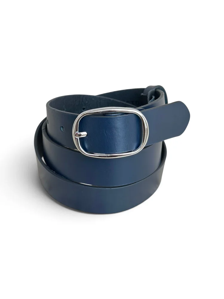 Women's Leather Belt with Gold Oval Buckle (Image 6)