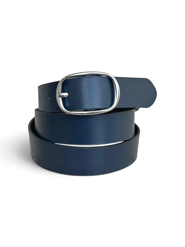 Women's Leather Belt with Gold Oval Buckle (Image 5)