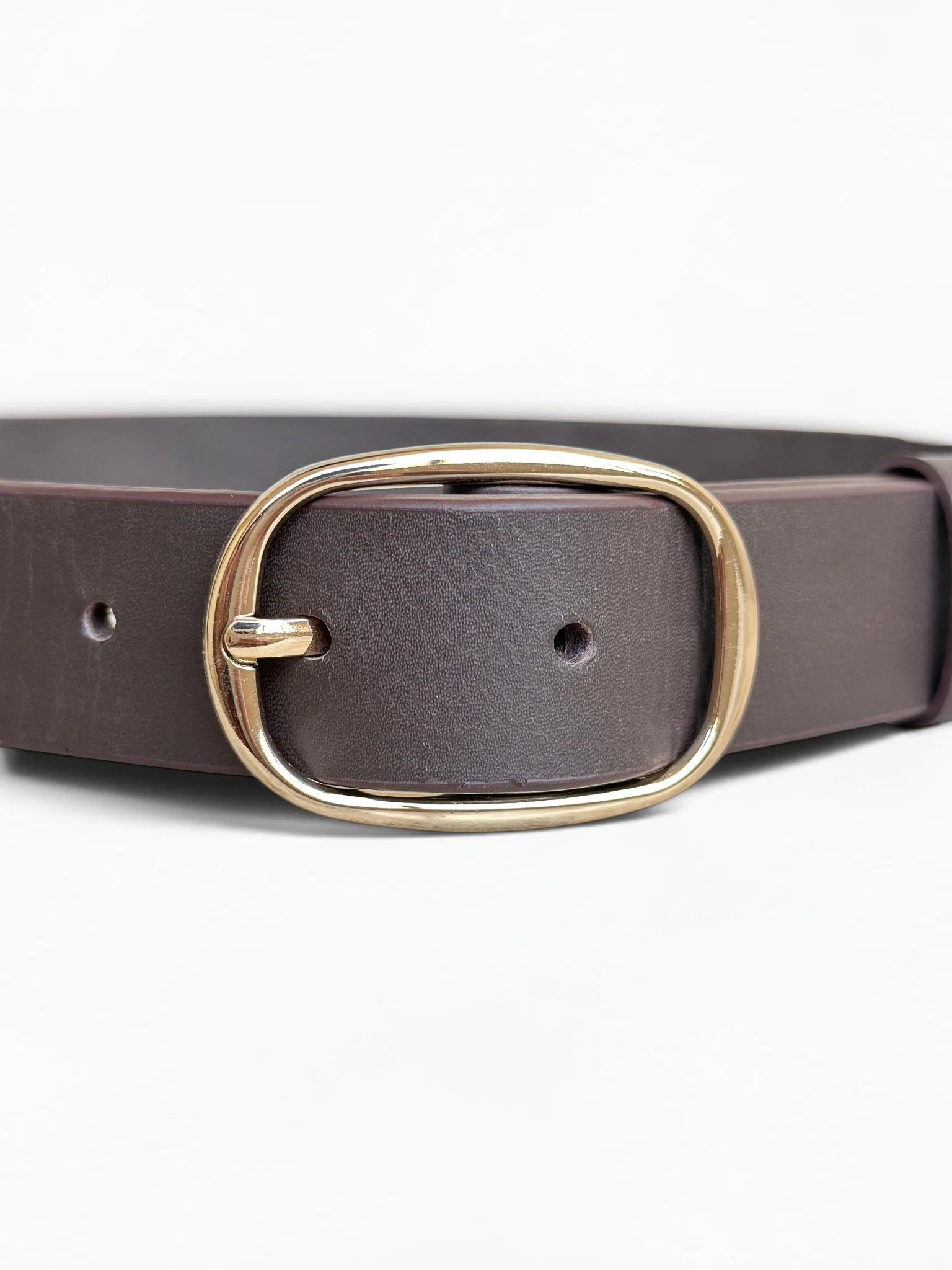Women's Leather Belt with Gold Oval Buckle (Image 5)
