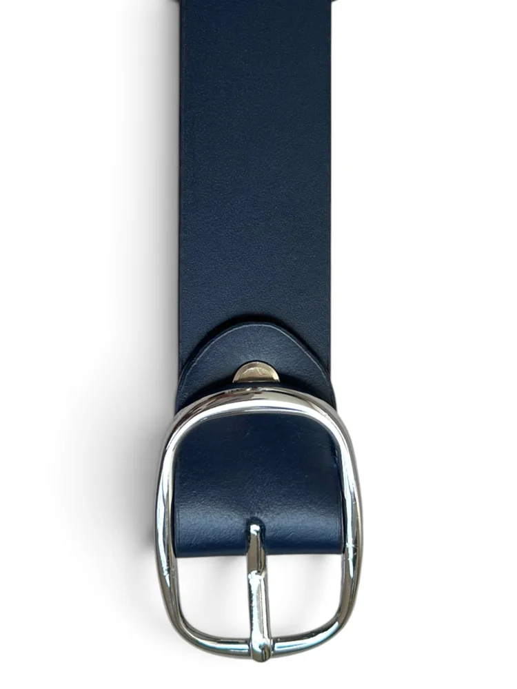 Women's Leather Belt with Gold Oval Buckle (Image 7)