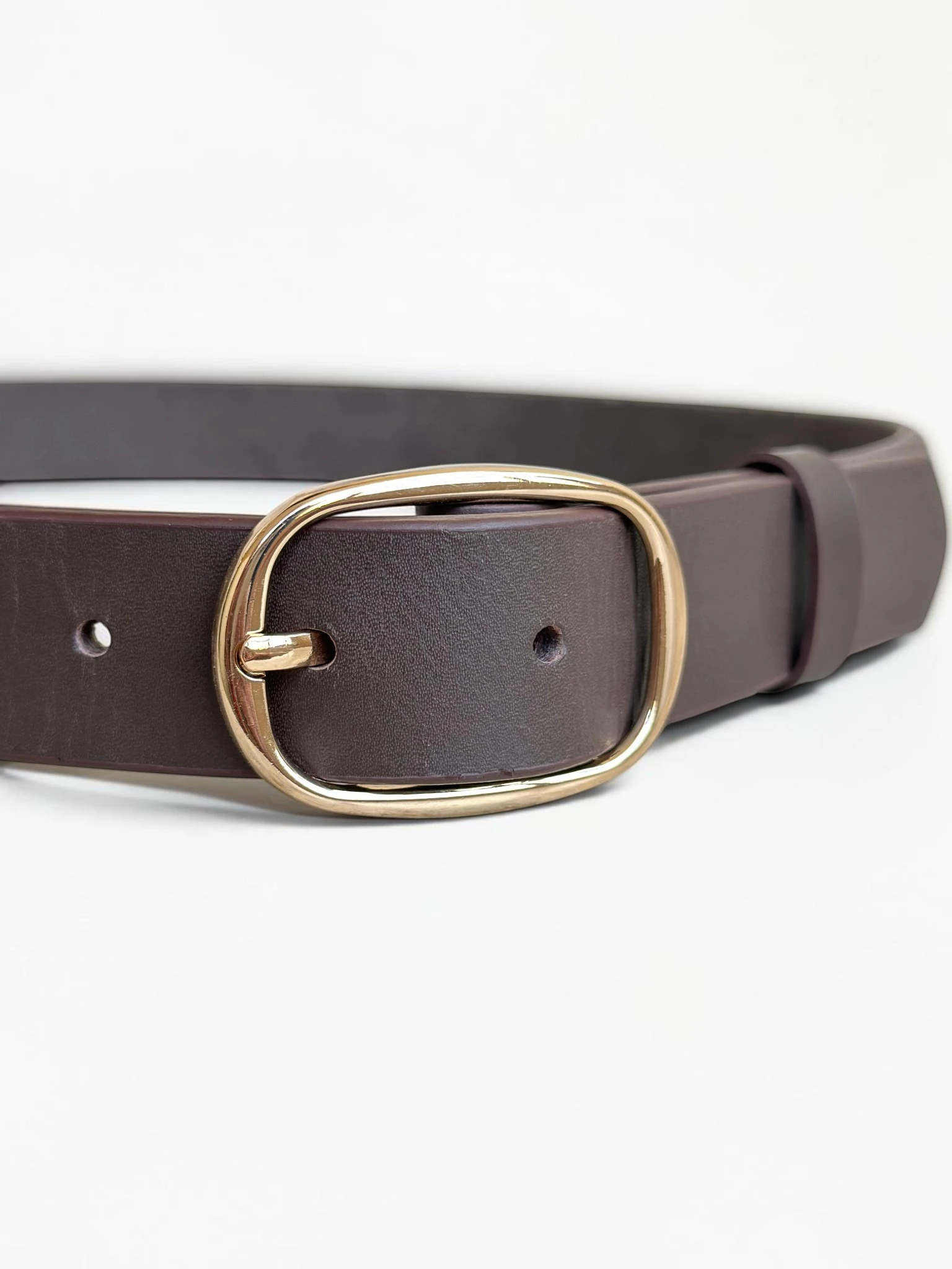 Women's Leather Belt with Gold Oval Buckle (Image 4)