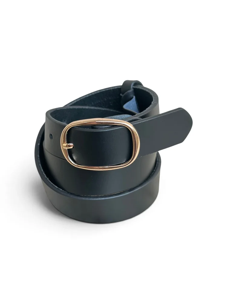 Women's Leather Belt with Gold Oval Buckle (Image 6)