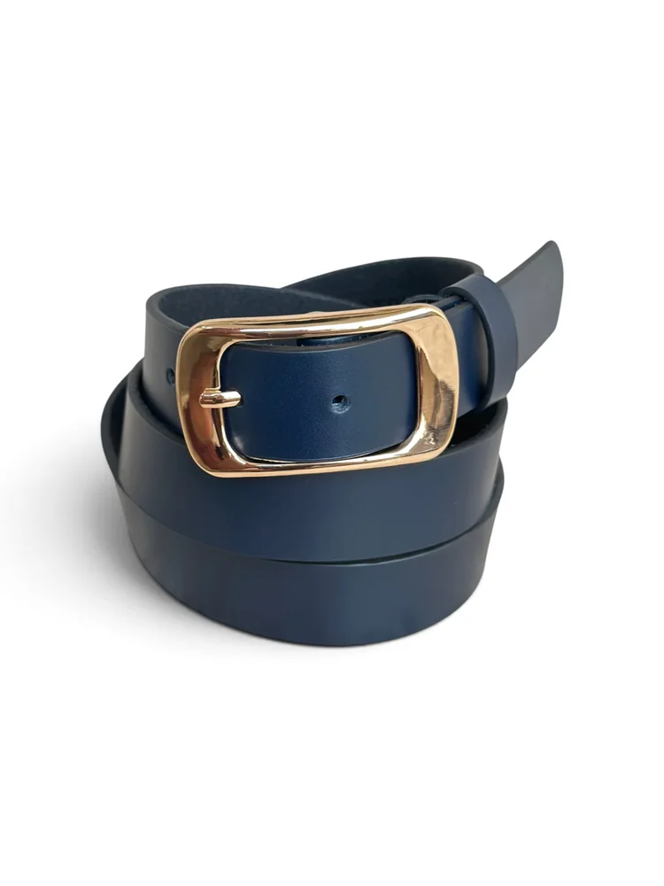 Women's Leather Belt with Gold Rectangular Buckle (Image 6)