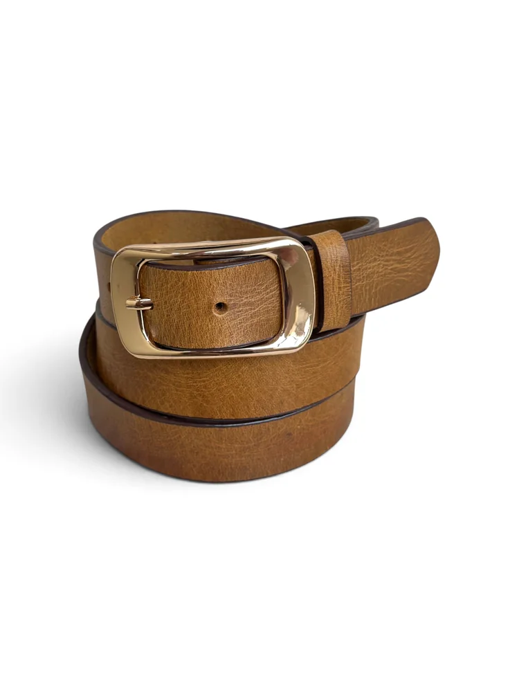 Women's Leather Belt with Gold Rectangular Buckle (Image 6)